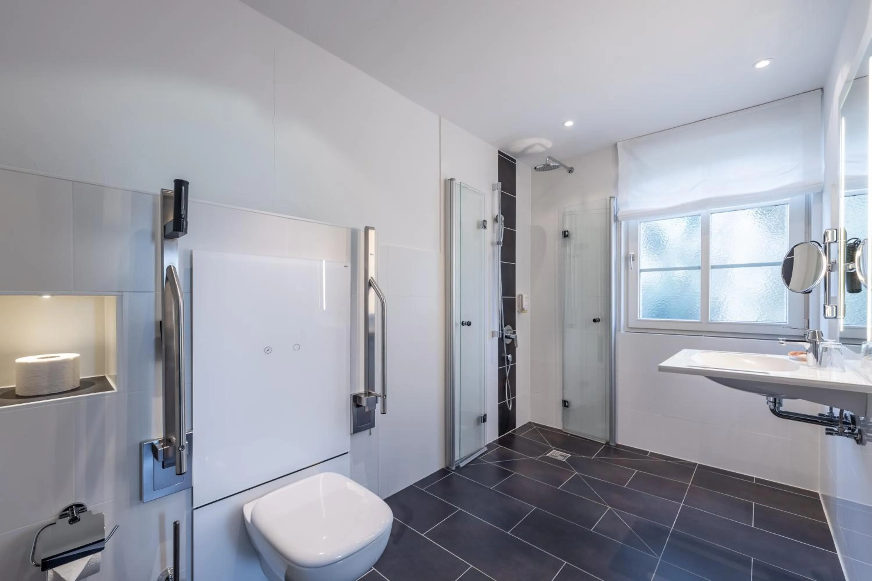 Shower in Jagdschloss Hotel Niederwald