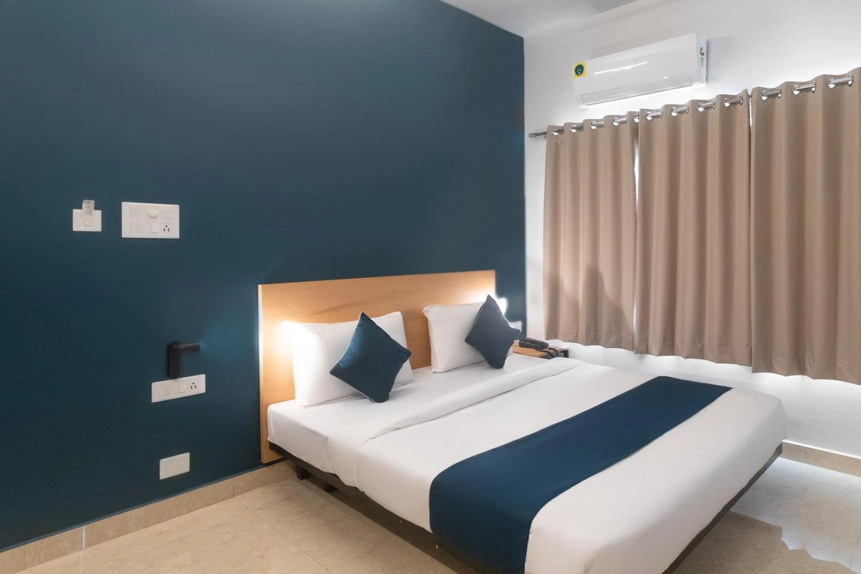 Bedroom, Bed in Namaskar Silver Key