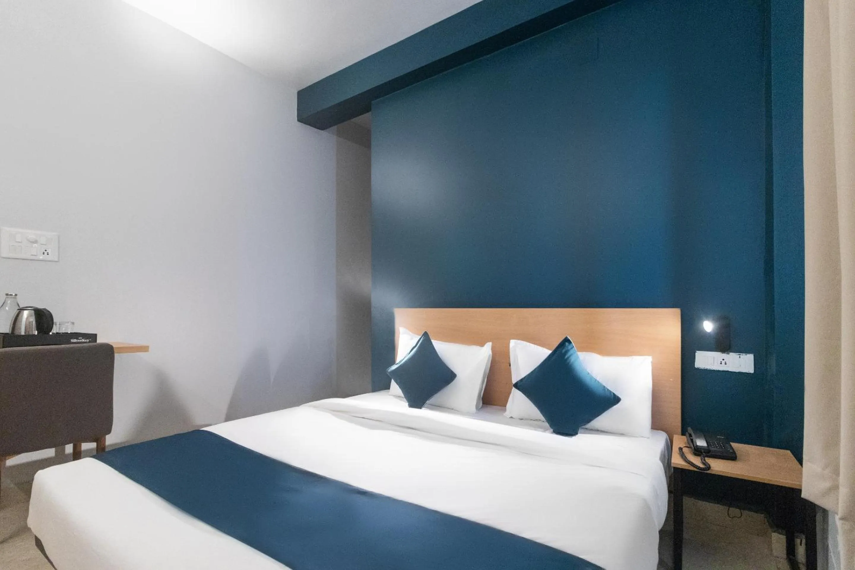 Bedroom, Bed in Super Namaskar Silver Key