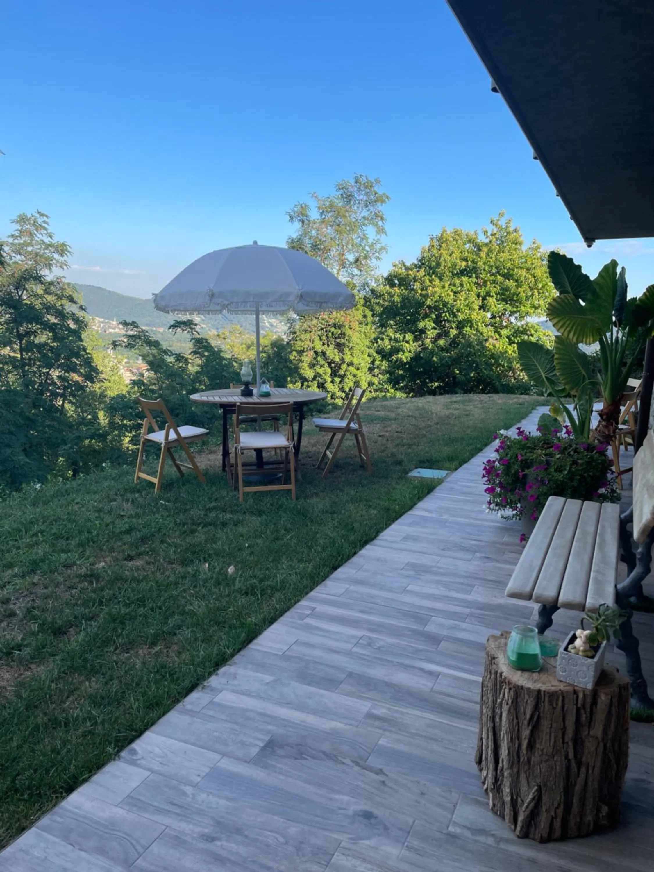 Garden view in LE LANTERNE