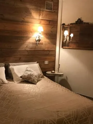 Bedroom, Bed in LE LANTERNE