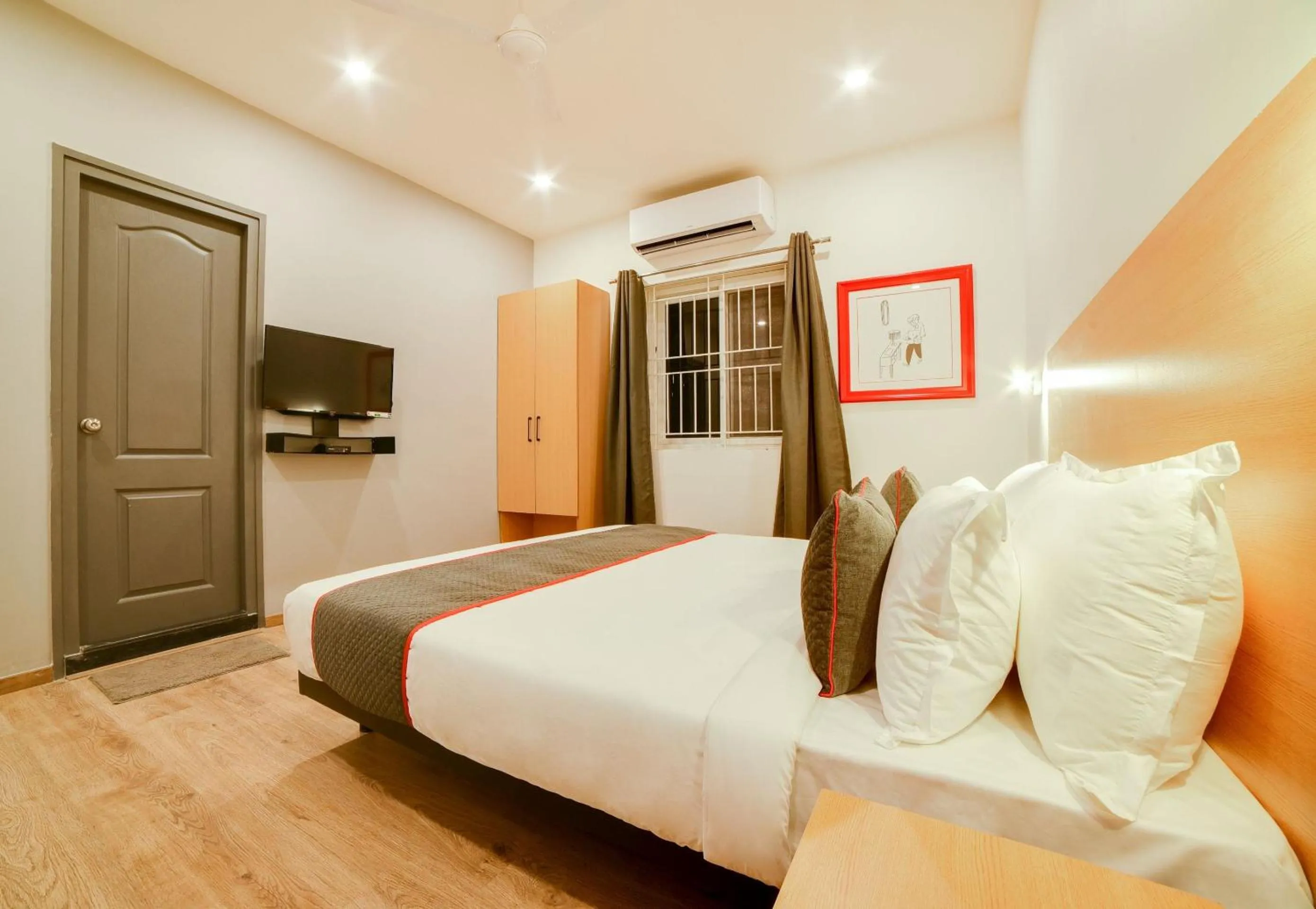 Bedroom, Bed in Super Townhouse Hosur Main Road Bommanahalli Near Gopalan Innovation Mall