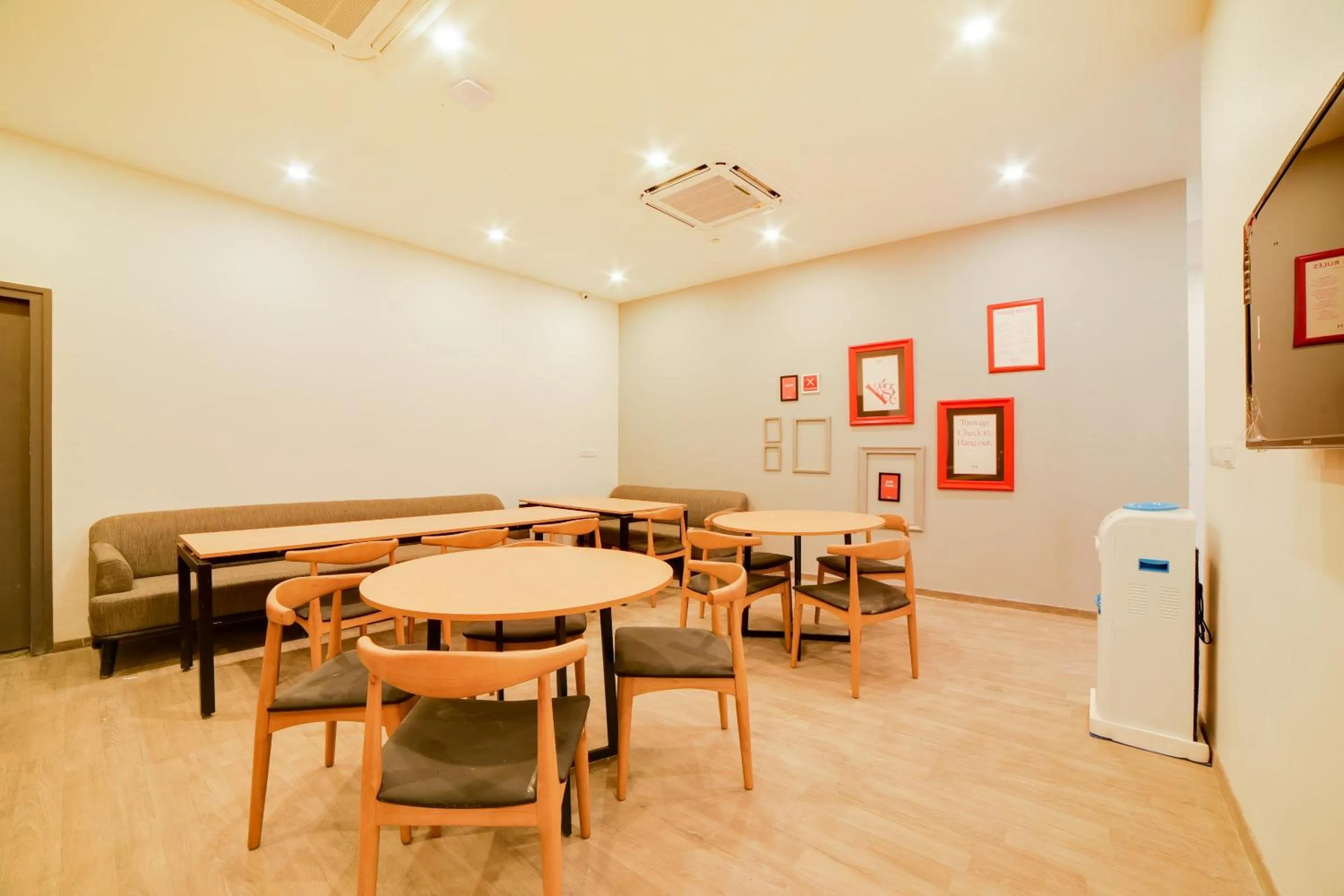 Restaurant/places to eat in Super Townhouse Hosur Main Road Bommanahalli Near Gopalan Innovation Mall