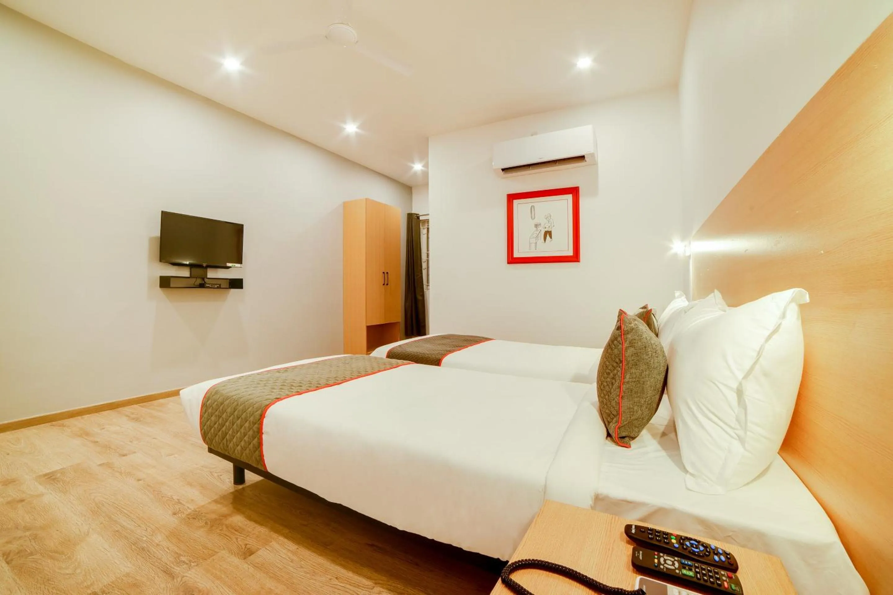 Bedroom, Bed in Super Townhouse Hosur Main Road Bommanahalli Near Gopalan Innovation Mall