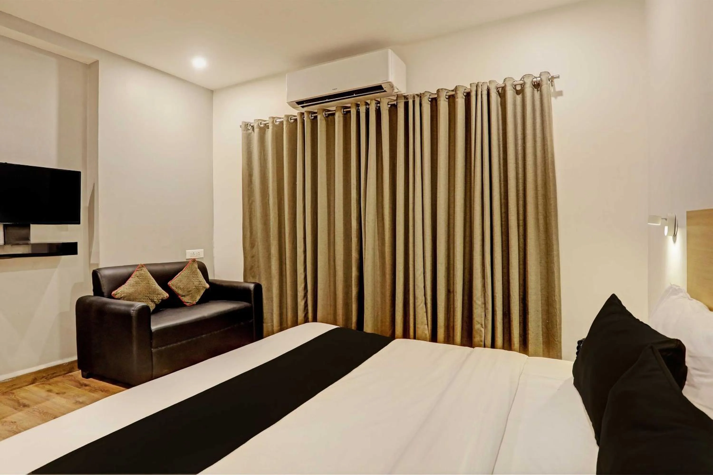 Bedroom, Bed in Super Townhouse Swain Heritage