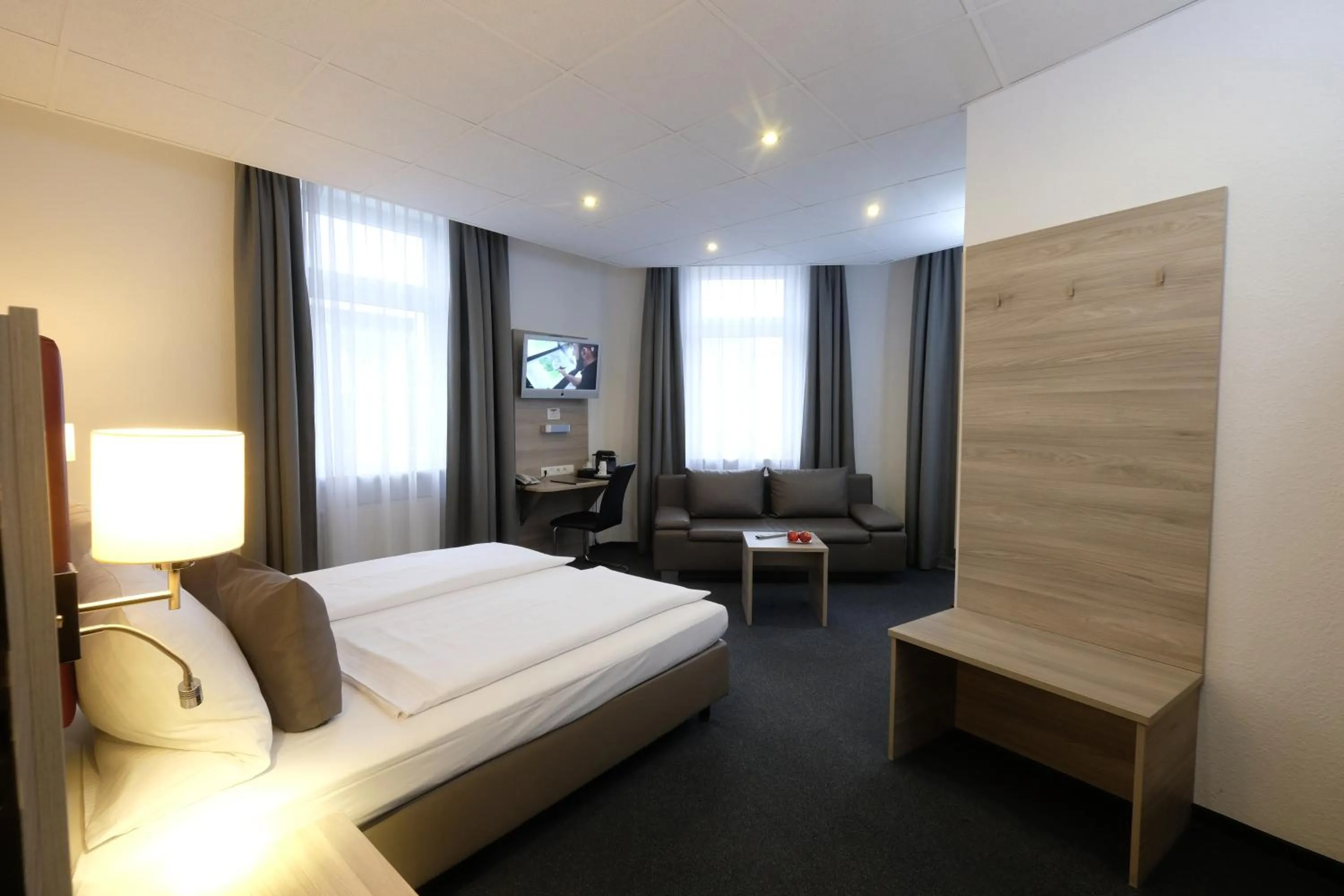 Photo of the whole room, Bed in Hotel Hohenstaufen