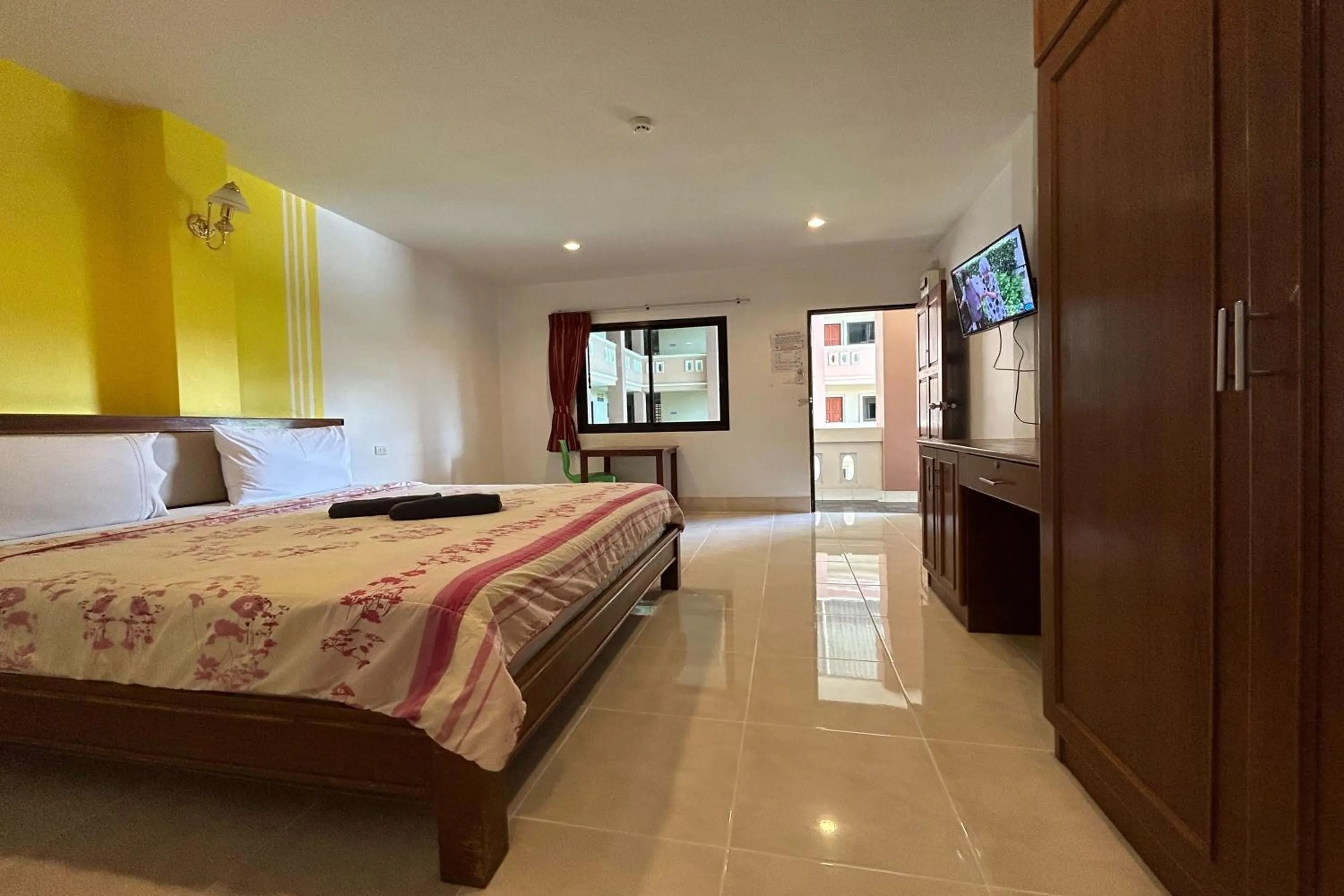 Bedroom, Bed in SB Park Mansion