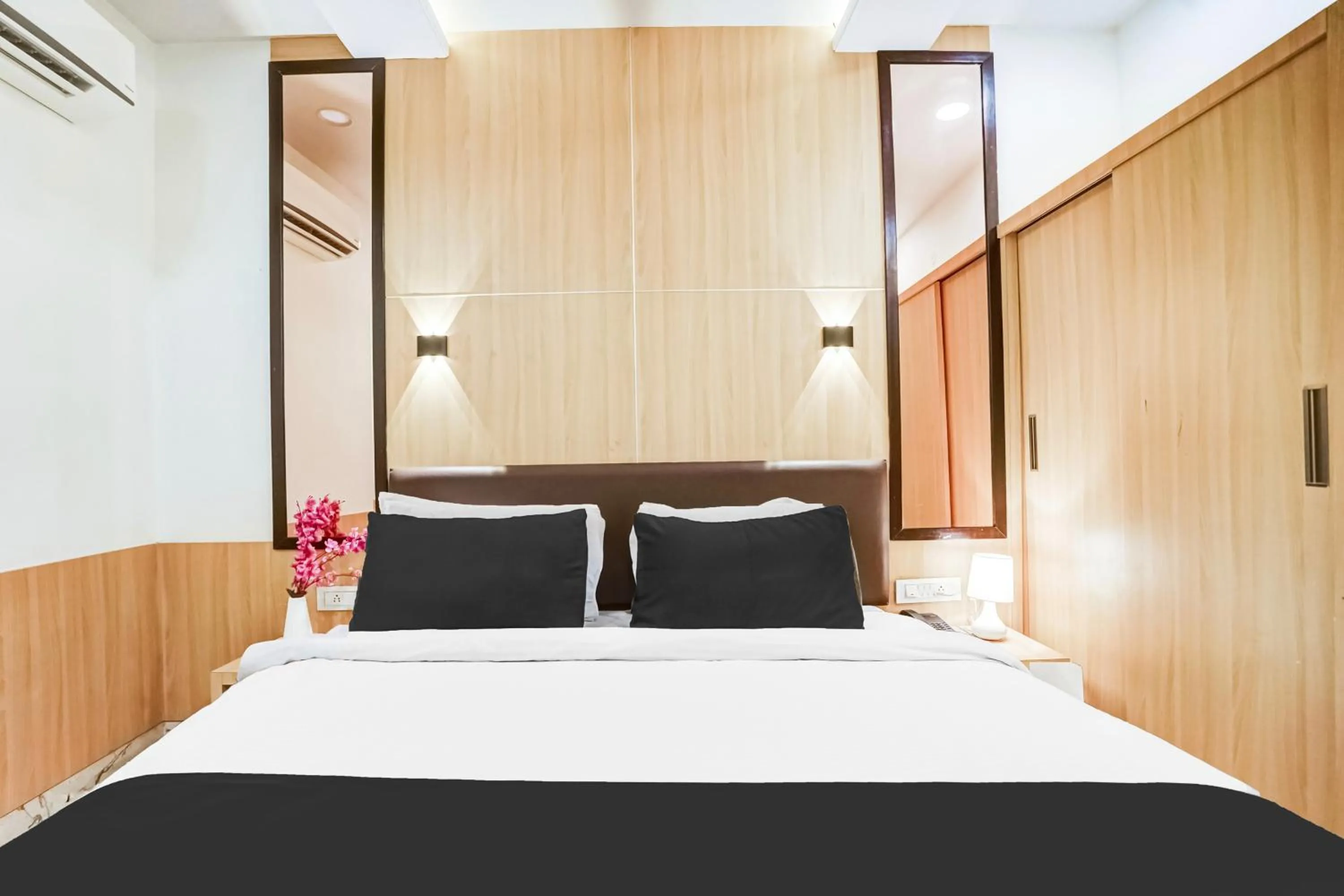 Bedroom, Bed in Super Townhouse Jagatpura Formerly Hotel Soft Patel