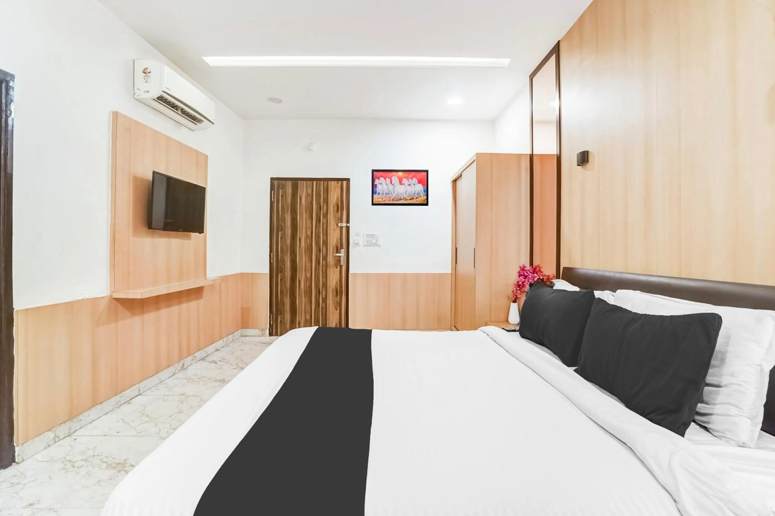 Bedroom, Bed in Super Townhouse Jagatpura Formerly Hotel Soft Patel