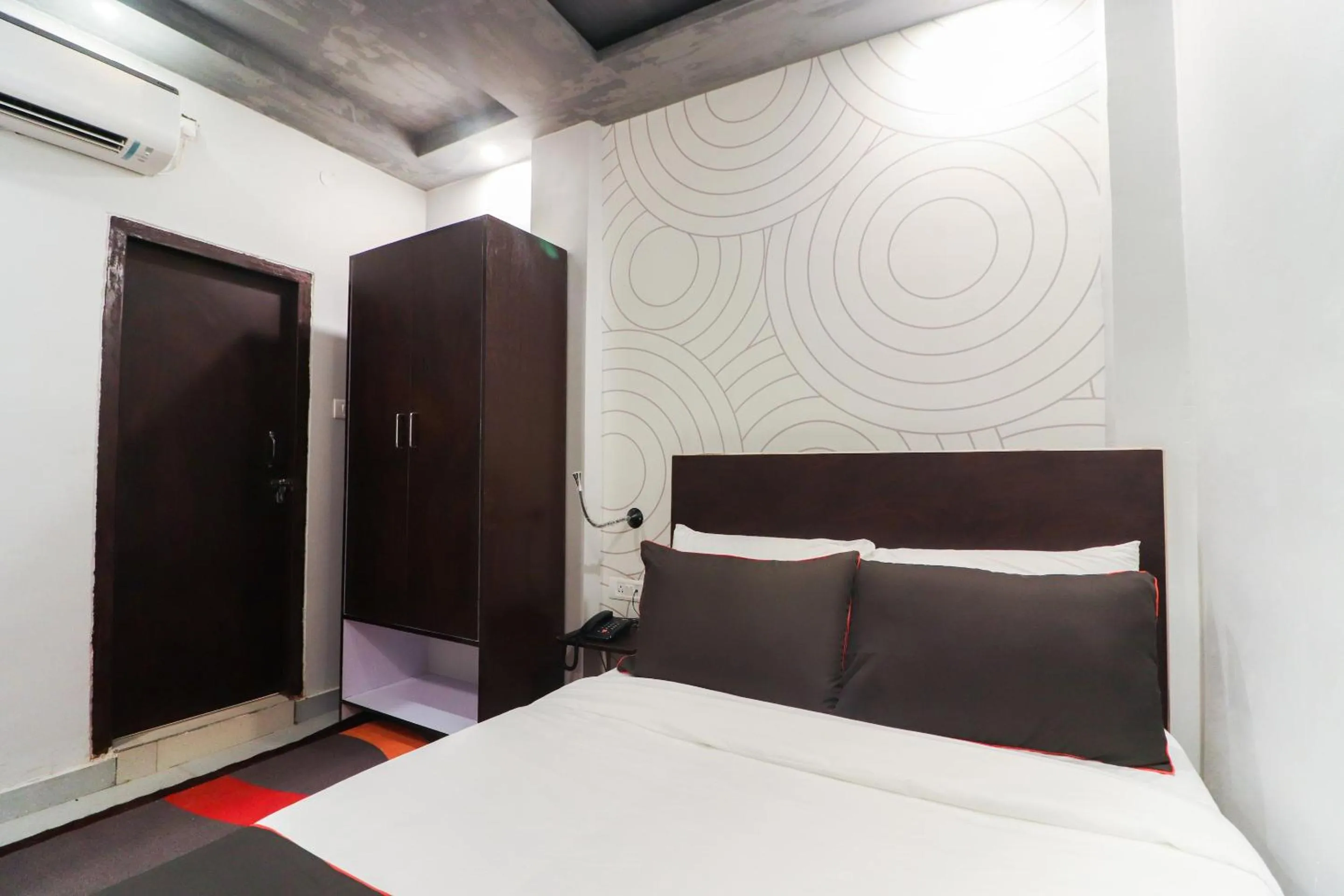 Bedroom, Bed in Super Collection O Sonica Gold Civil Lines