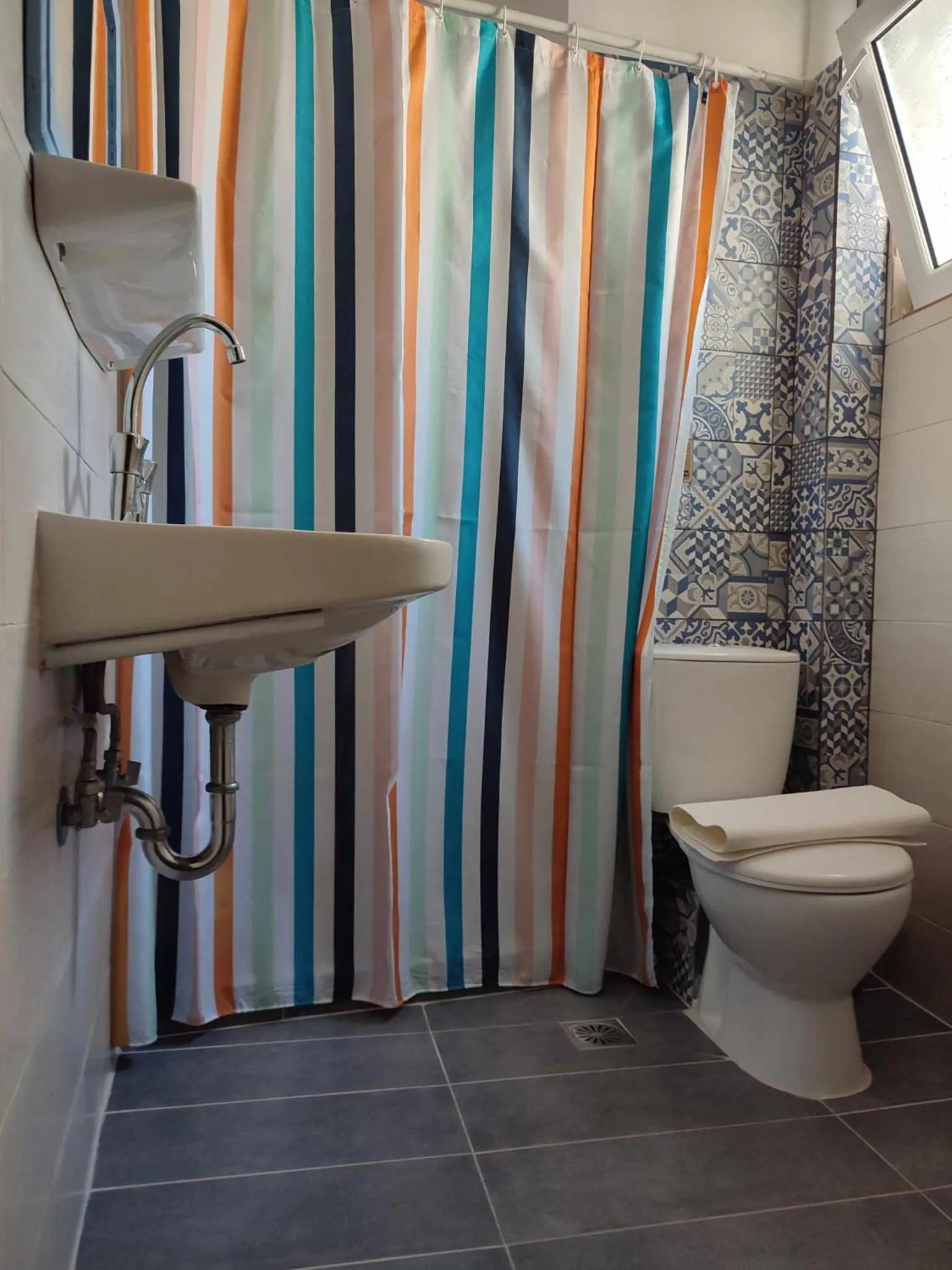 Toilet in Posidonio Hotel