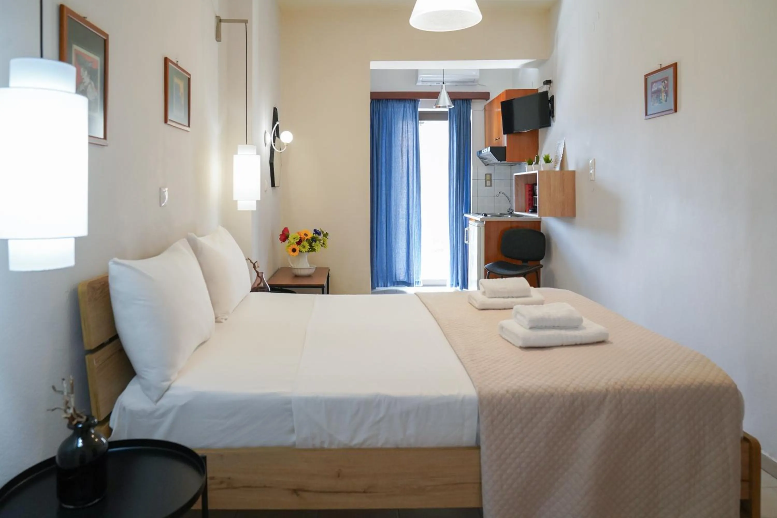 Photo of the whole room, Bed in Posidonio Hotel