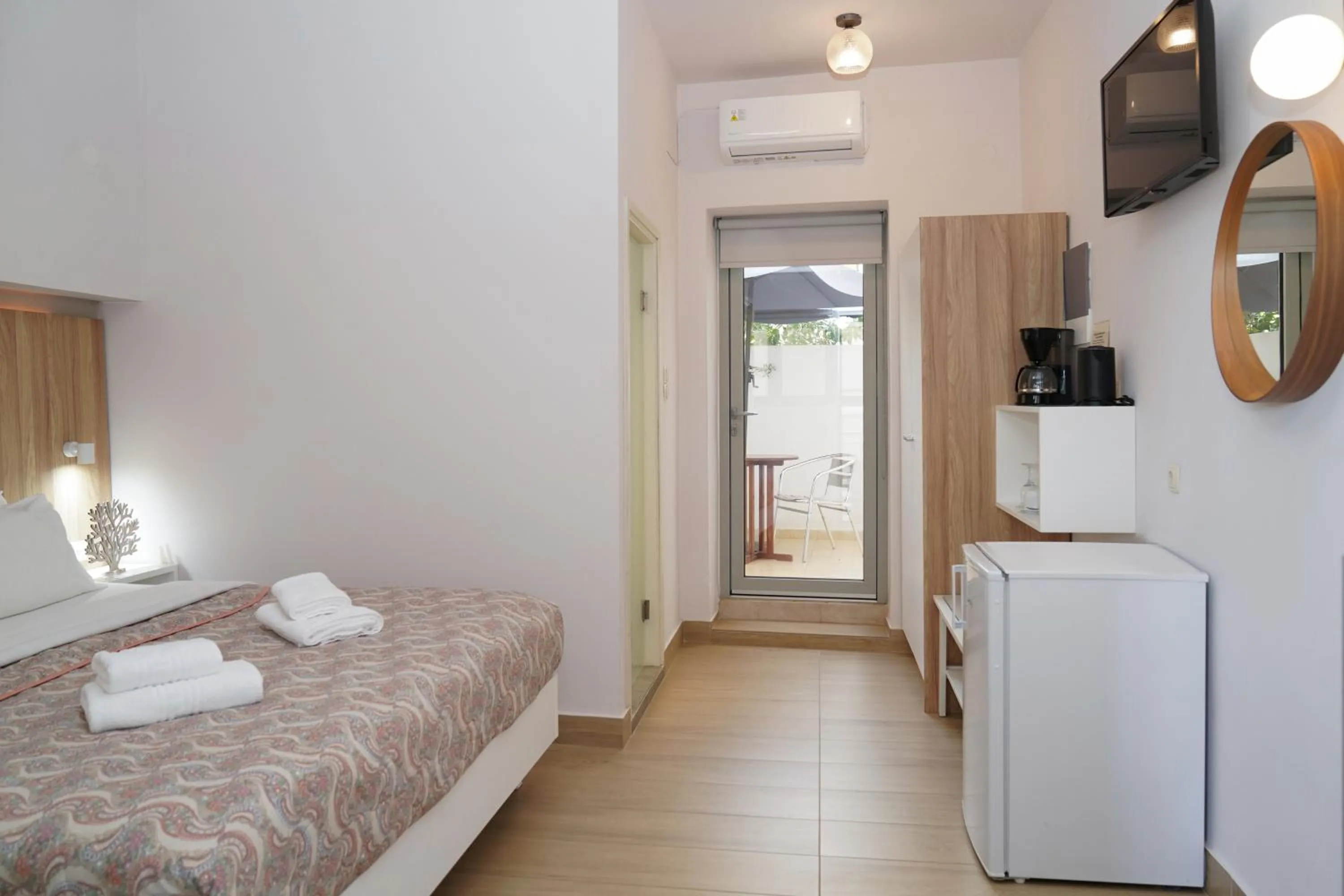 Photo of the whole room, Bed in Posidonio Hotel