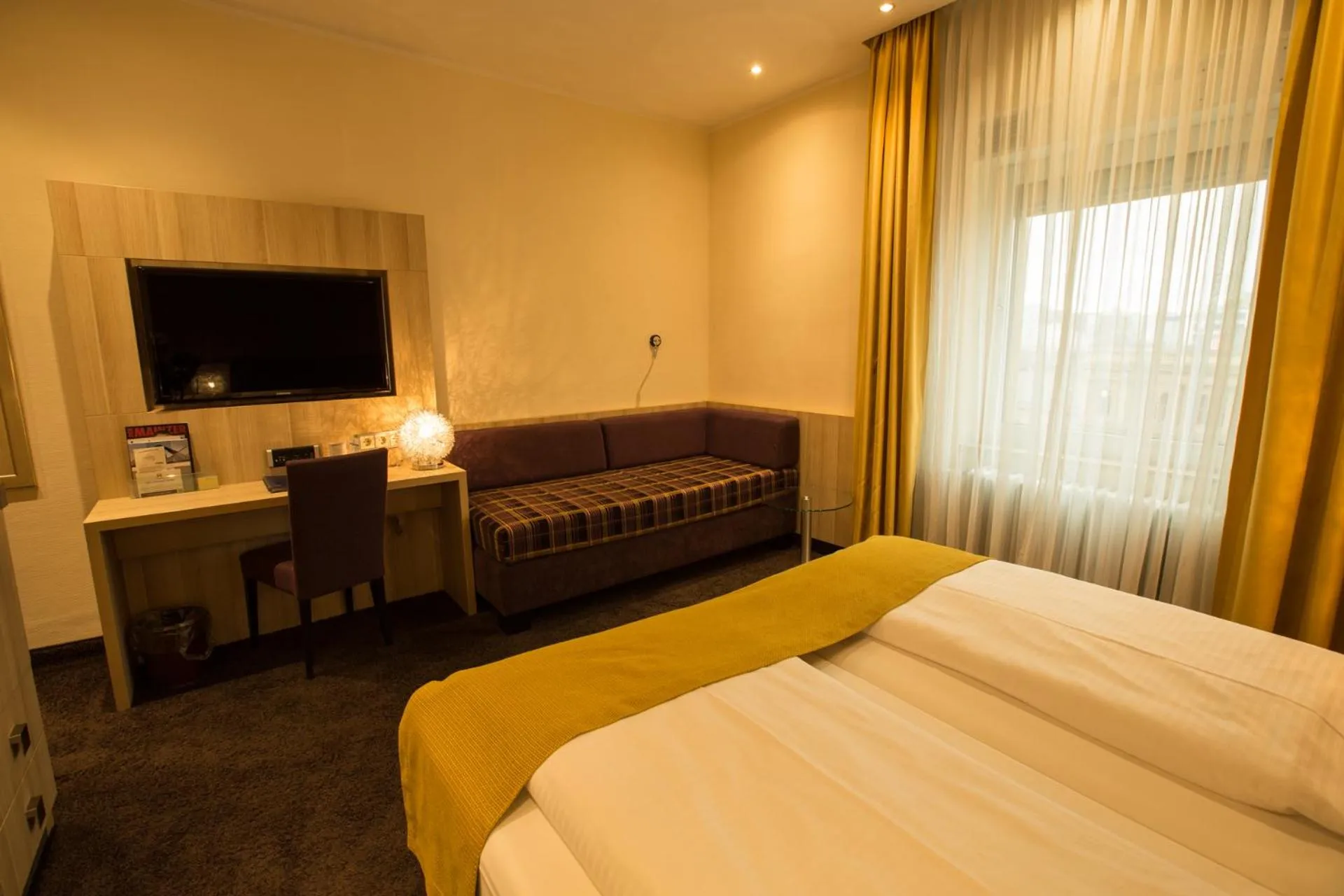 TV and multimedia, Bed in Top Hotel Hammer - Mainz Hauptbahnhof