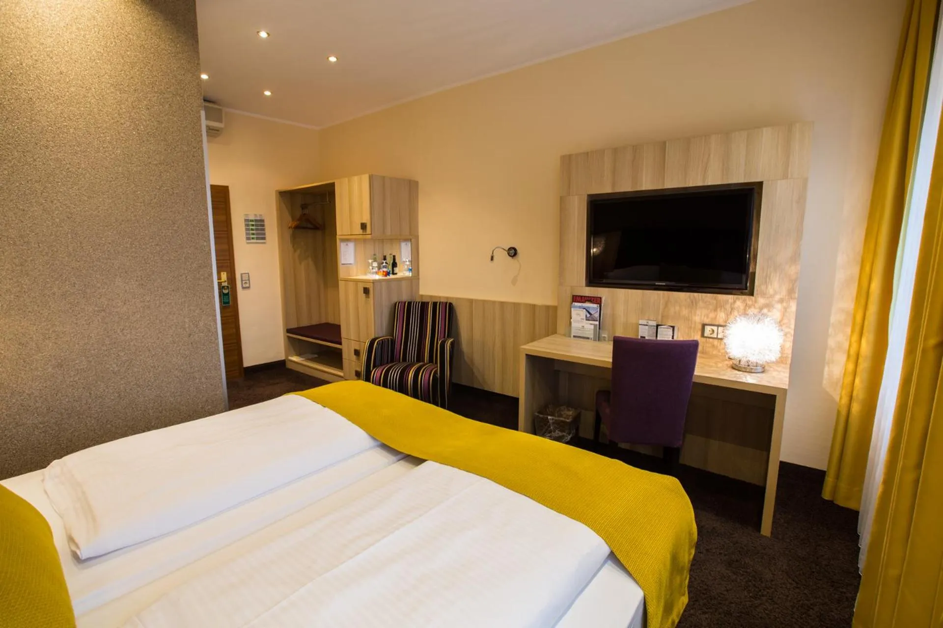 TV and multimedia, Bed in Top Hotel Hammer - Mainz Hauptbahnhof