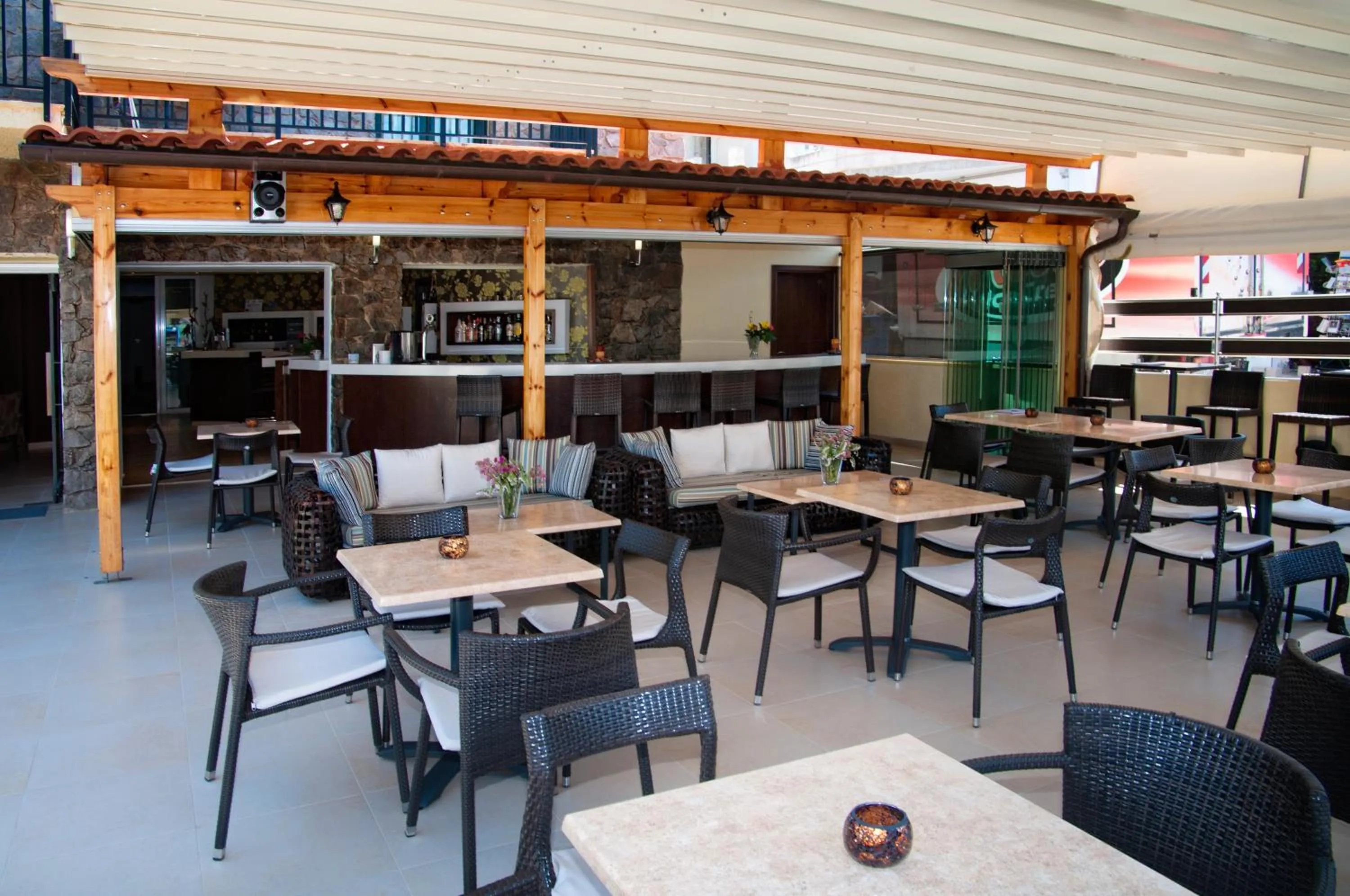 Area and facilities in Nicolas Hotel