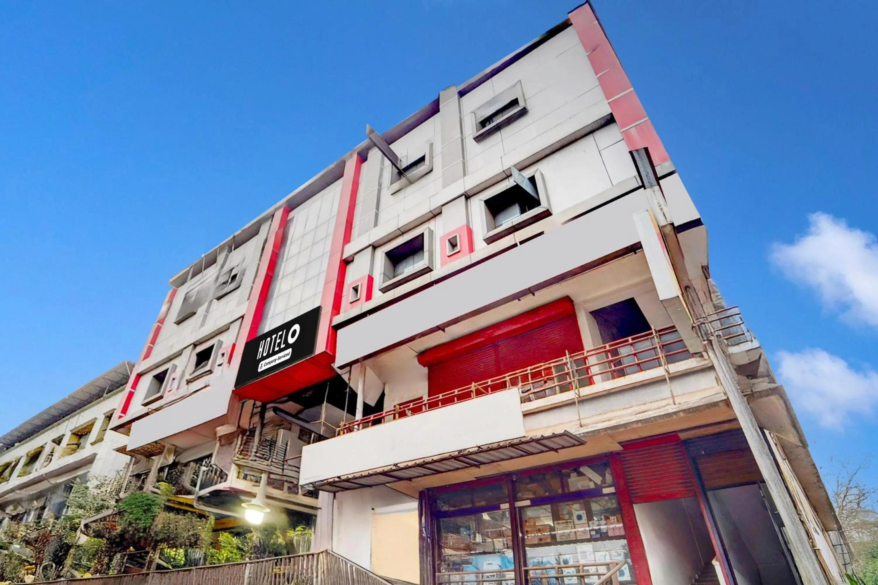 Facade/entrance in Super Hotel O Kunnamangalam Near Bus Stand