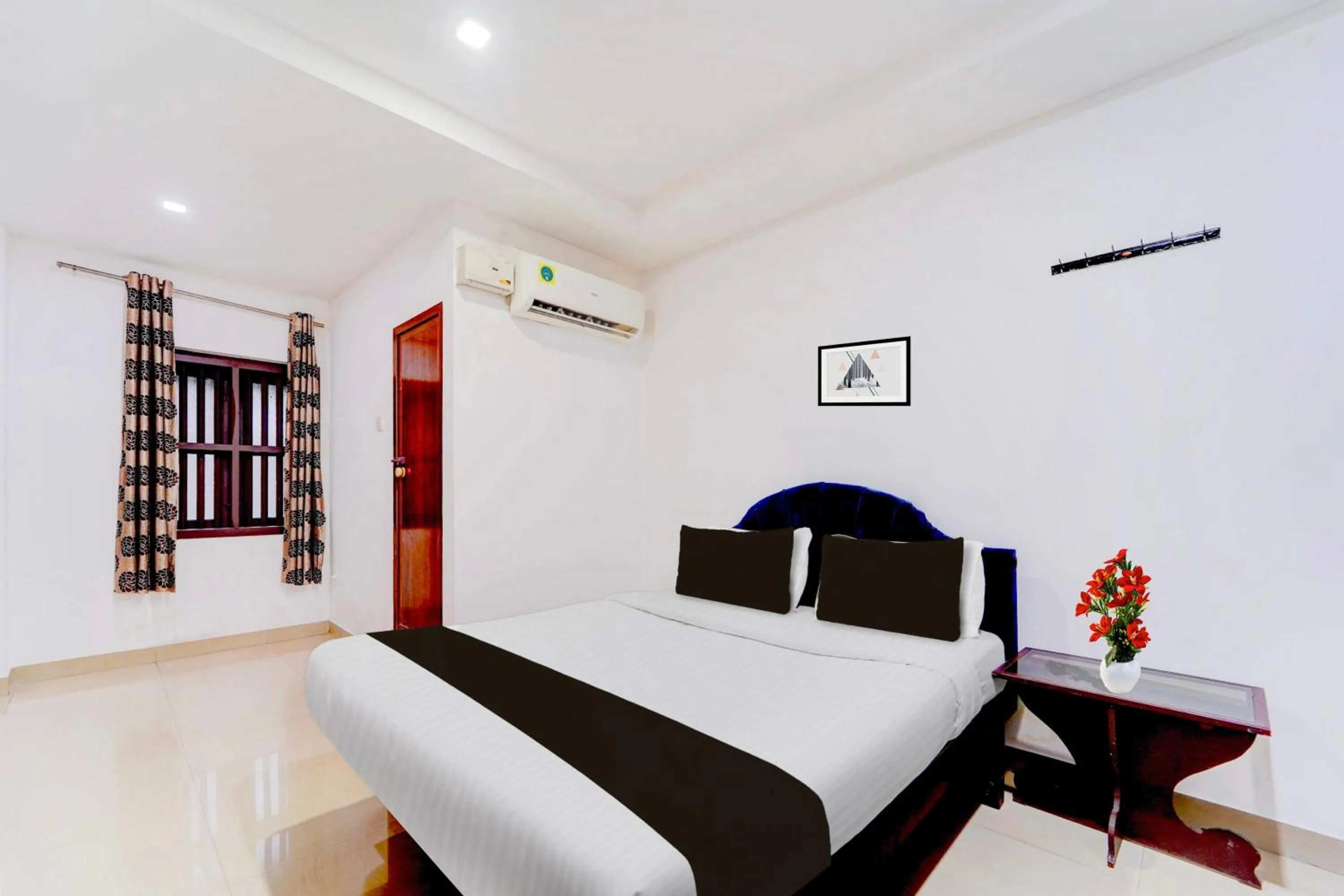 Bedroom, Bed in Super Hotel O Kunnamangalam Near Bus Stand