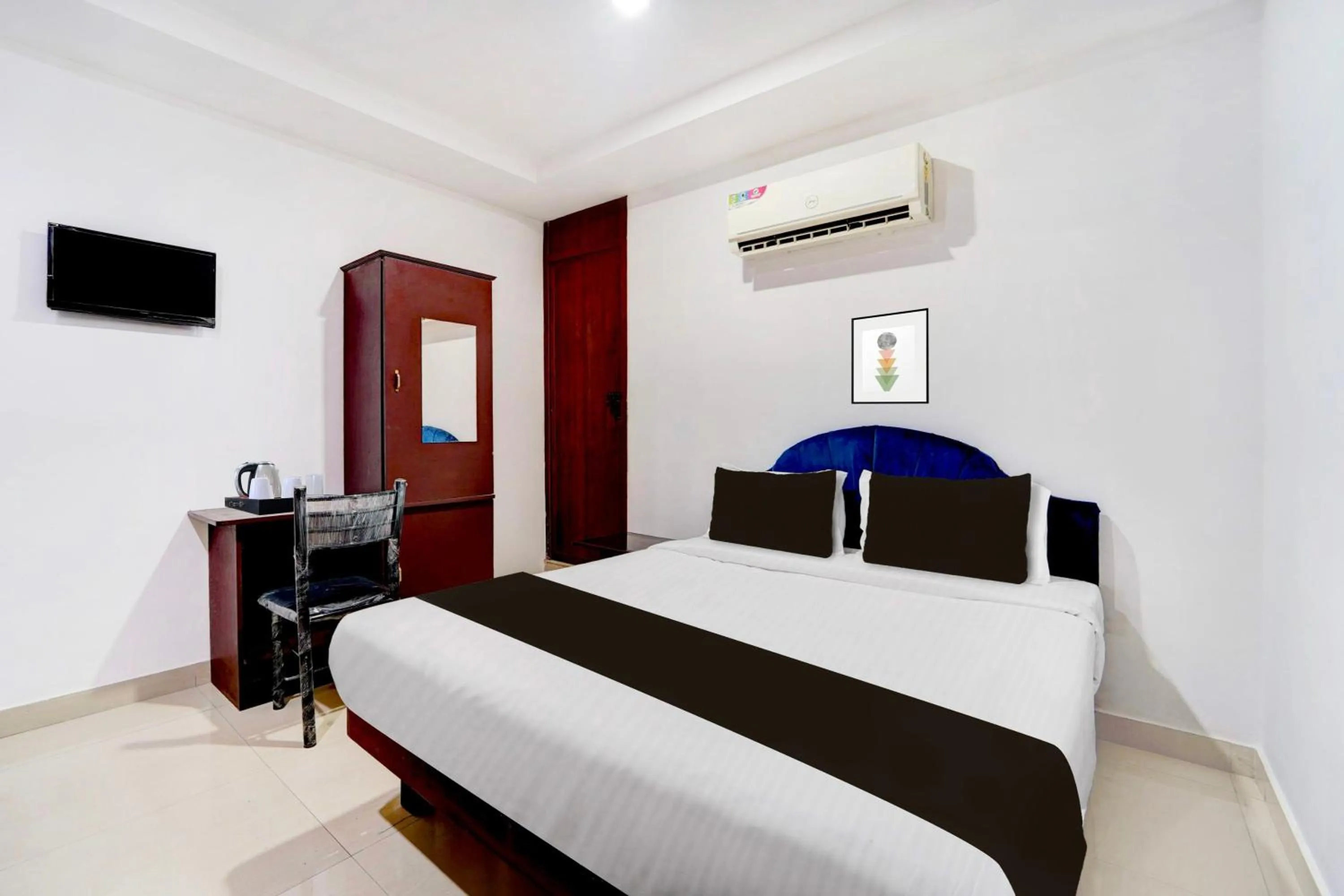 Bedroom, Bed in Super Hotel O Kunnamangalam Near Bus Stand