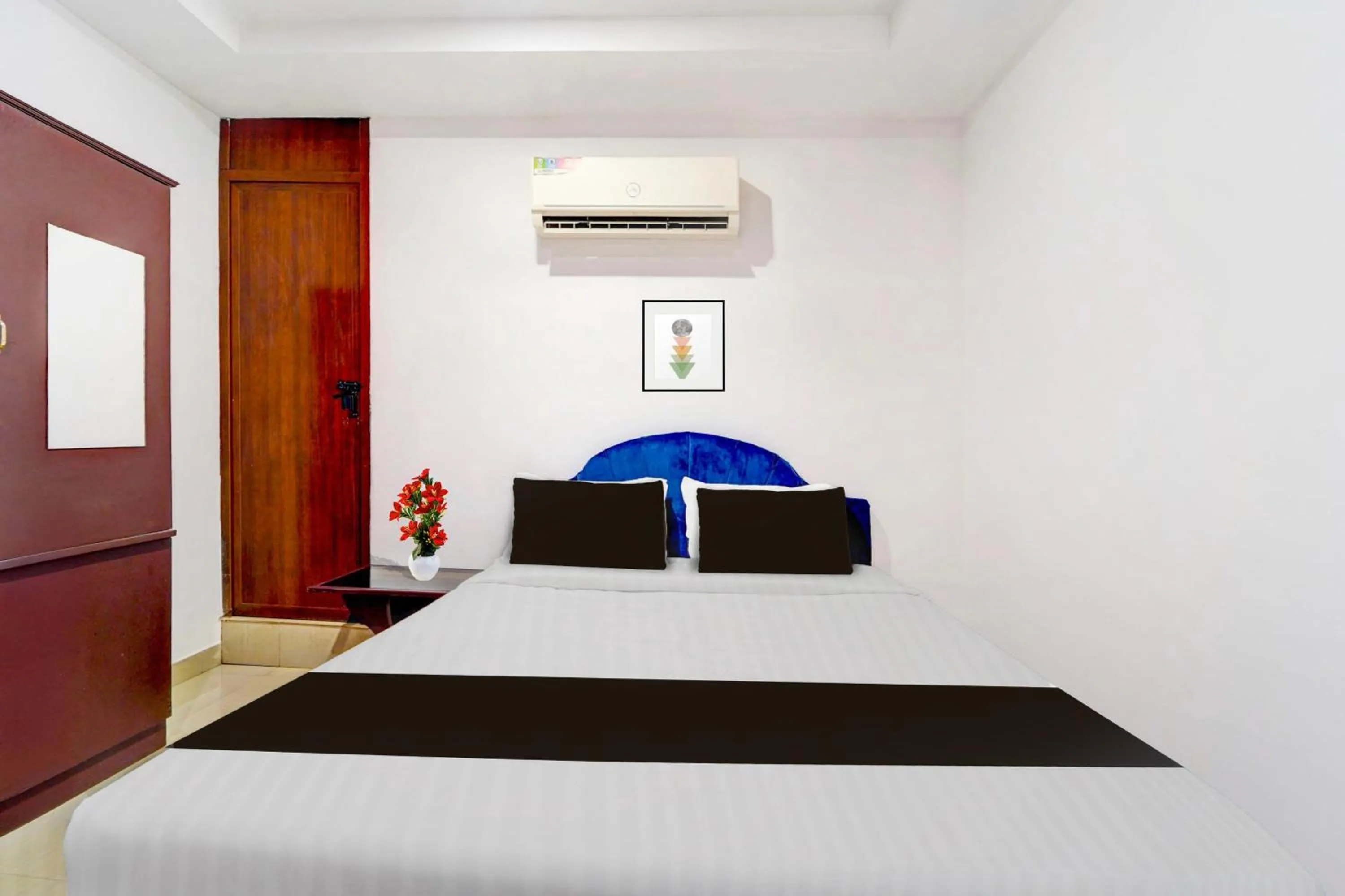 Bedroom, Bed in Super Hotel O Kunnamangalam Near Bus Stand