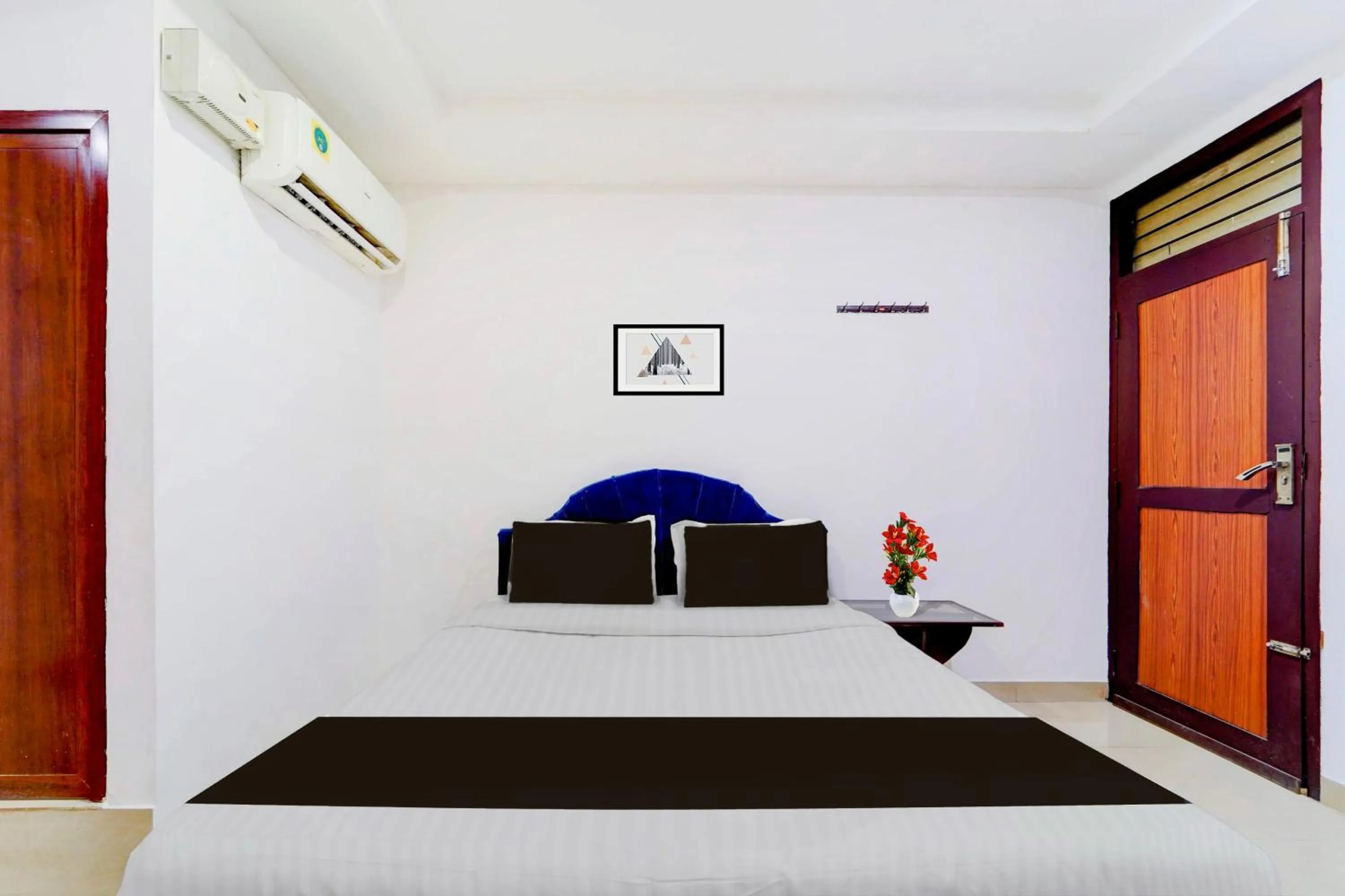 Bedroom, Bed in Super Hotel O Kunnamangalam Near Bus Stand