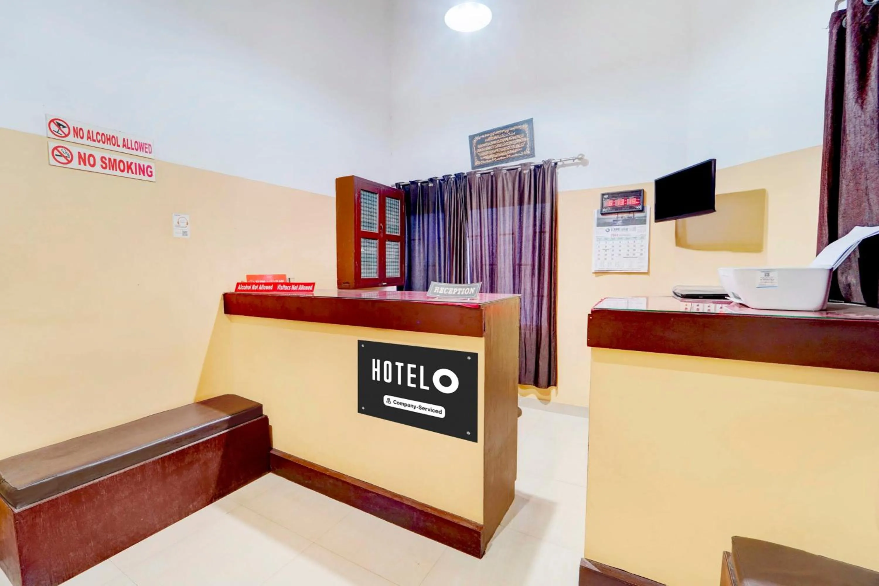 Lobby or reception in Super Hotel O Kunnamangalam Near Bus Stand