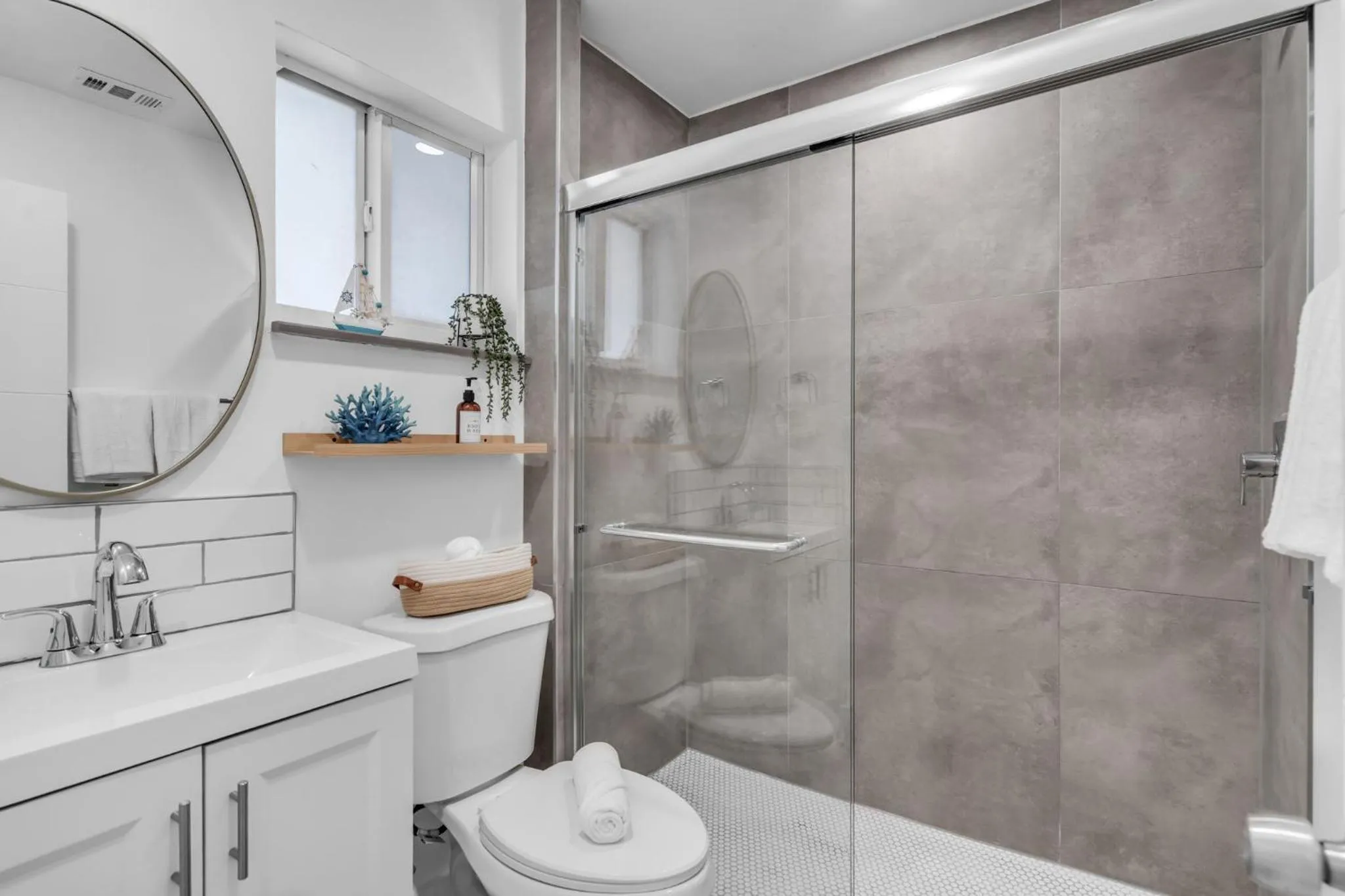 Toilet in Galleria Apartments By Lowkl