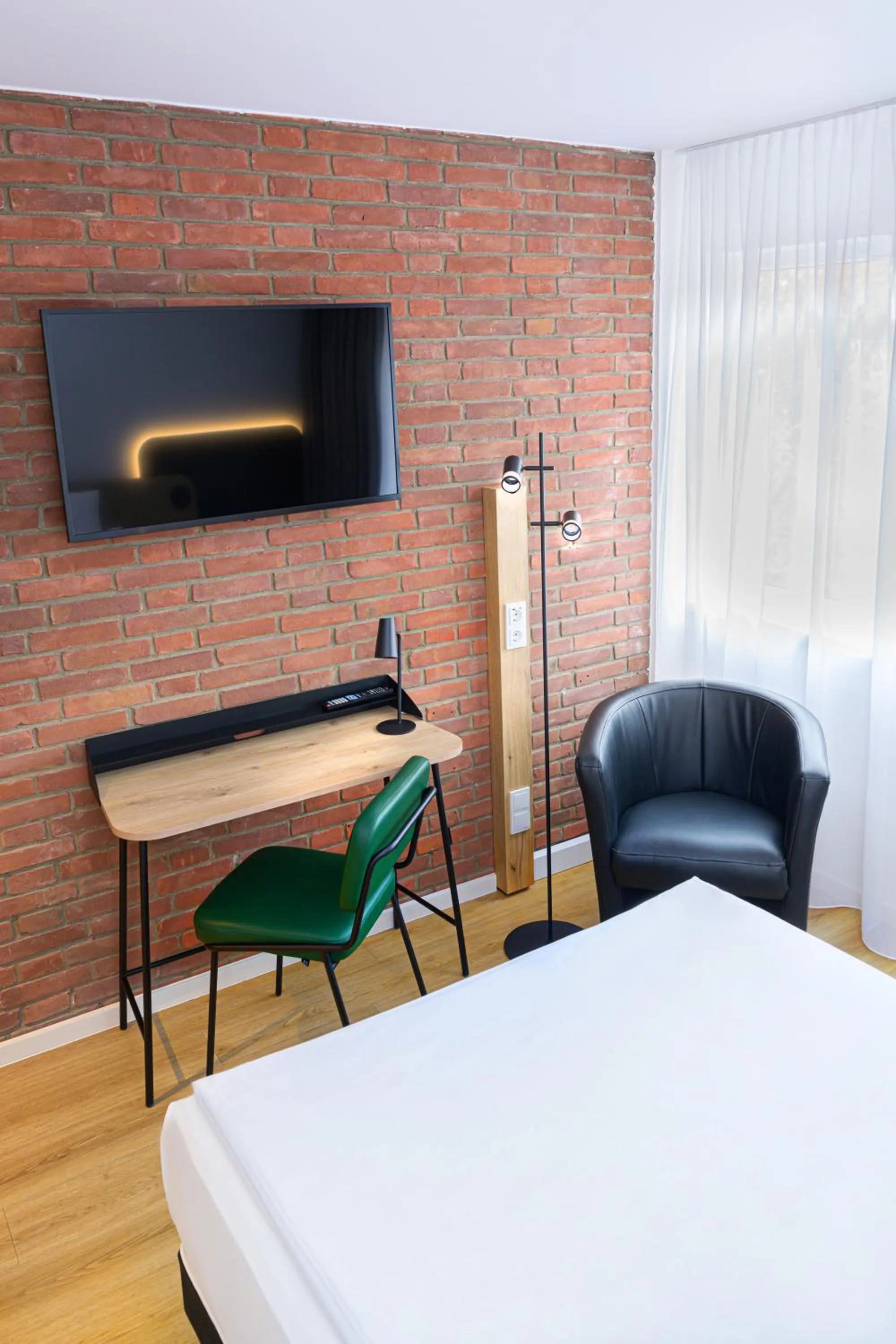 TV and multimedia, Bed in Tulip Inn Ludwigshafen City