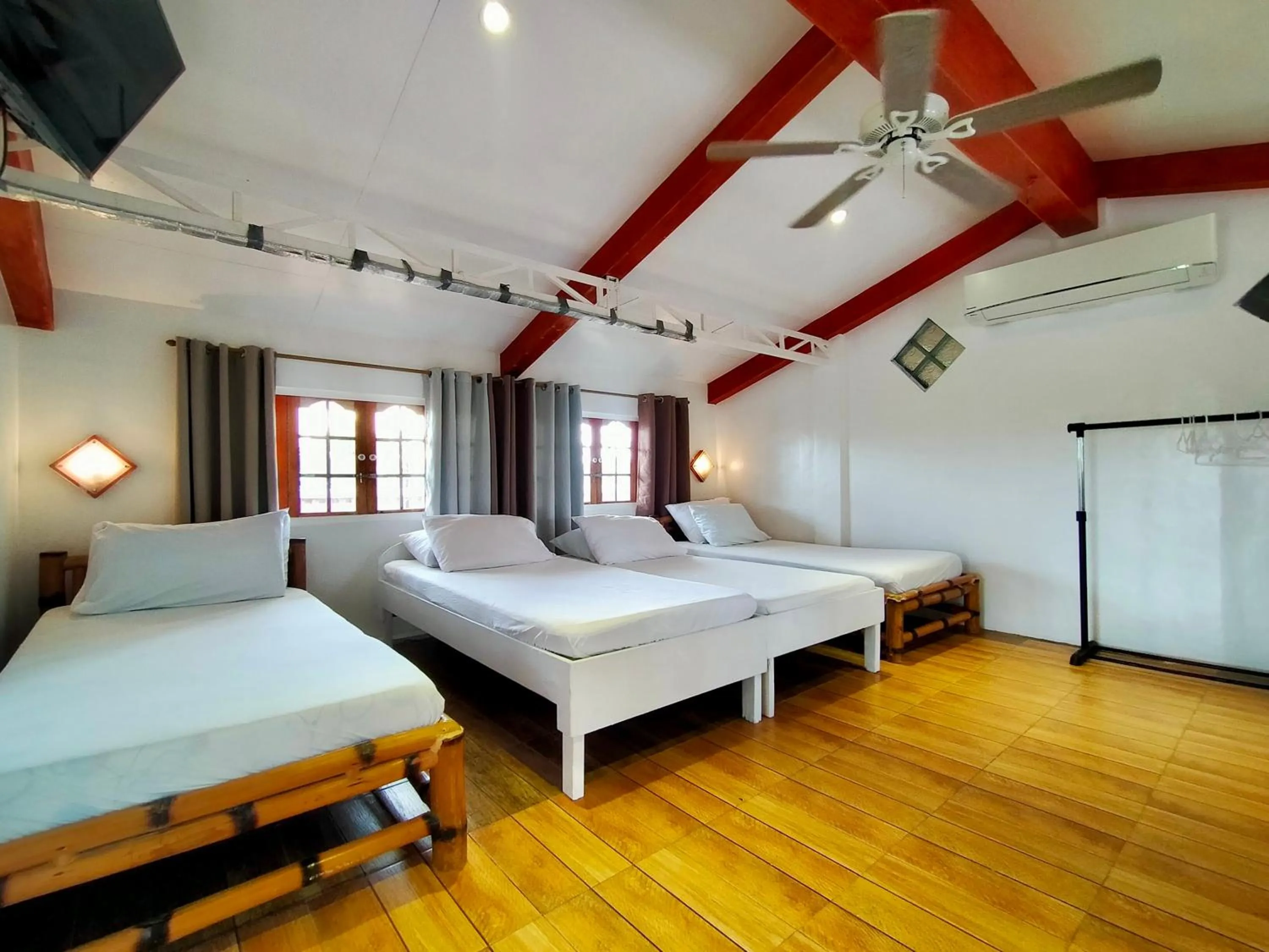 Photo of the whole room, Bed in Balai Tinay Guesthouse