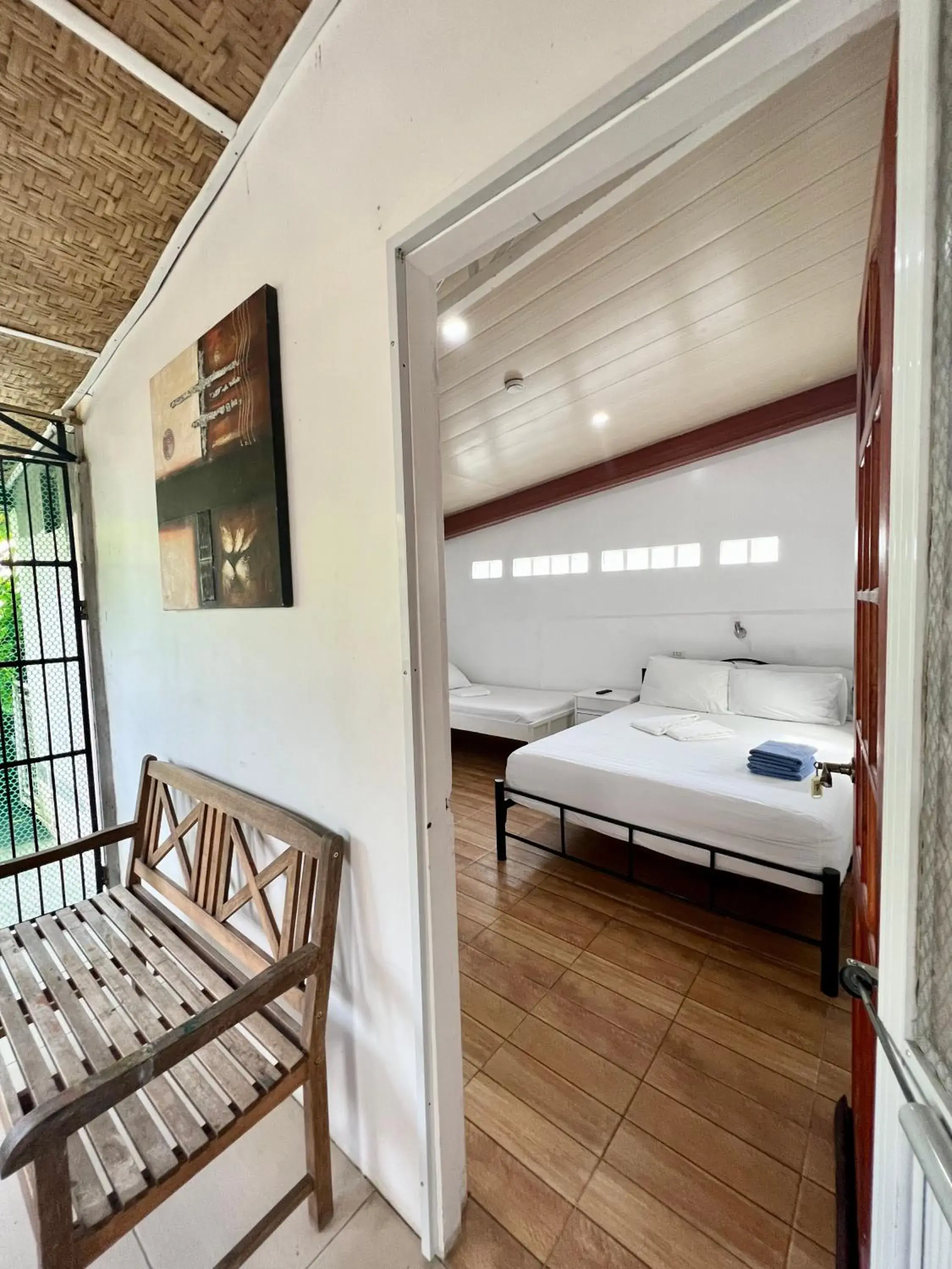 Deluxe Triple Room in Balai Tinay Guesthouse Deluxe Triple Room in Balai Tinay Guesthouse