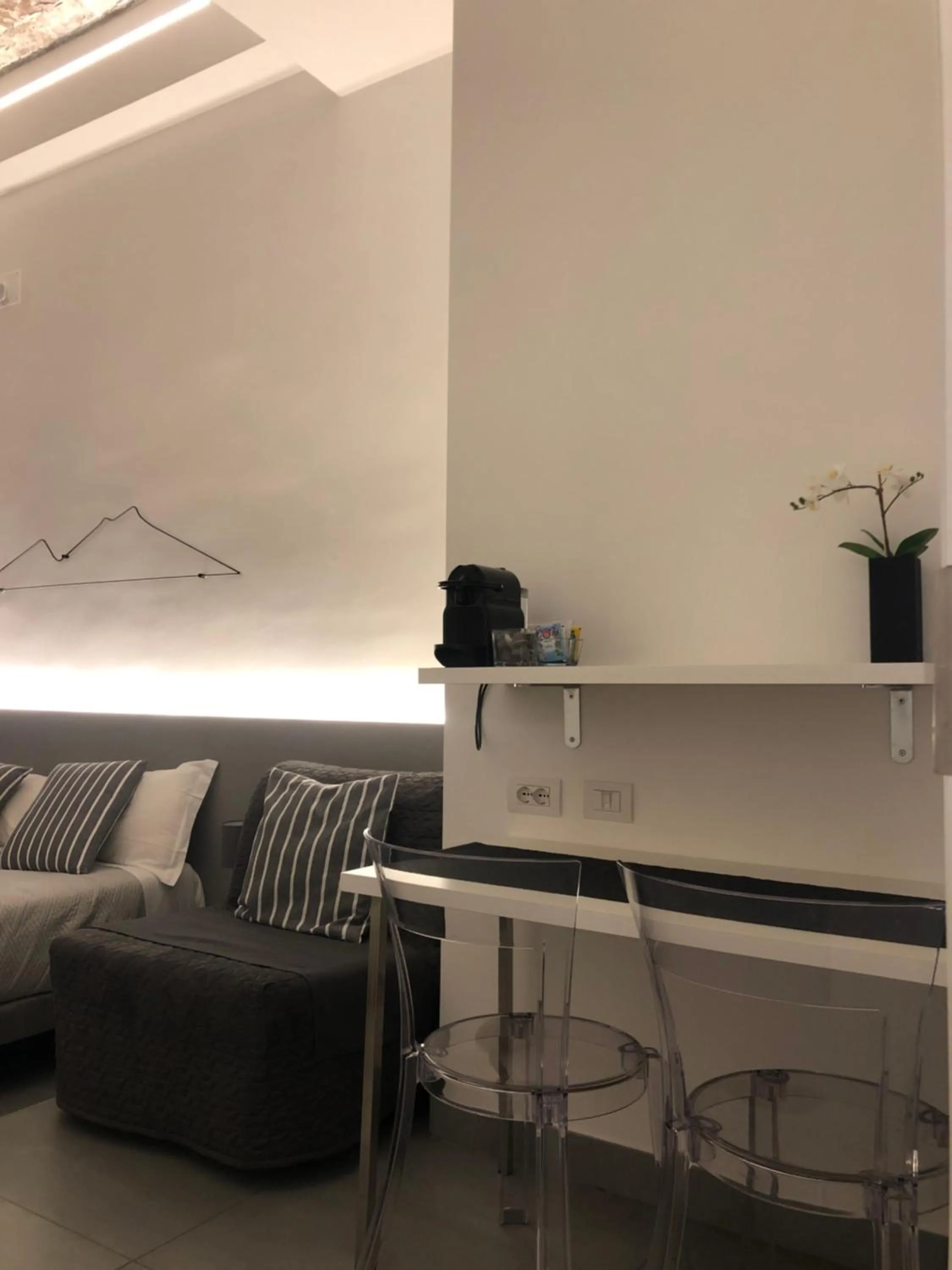 Seating area in VESUCHARME SUITE Luxury Room