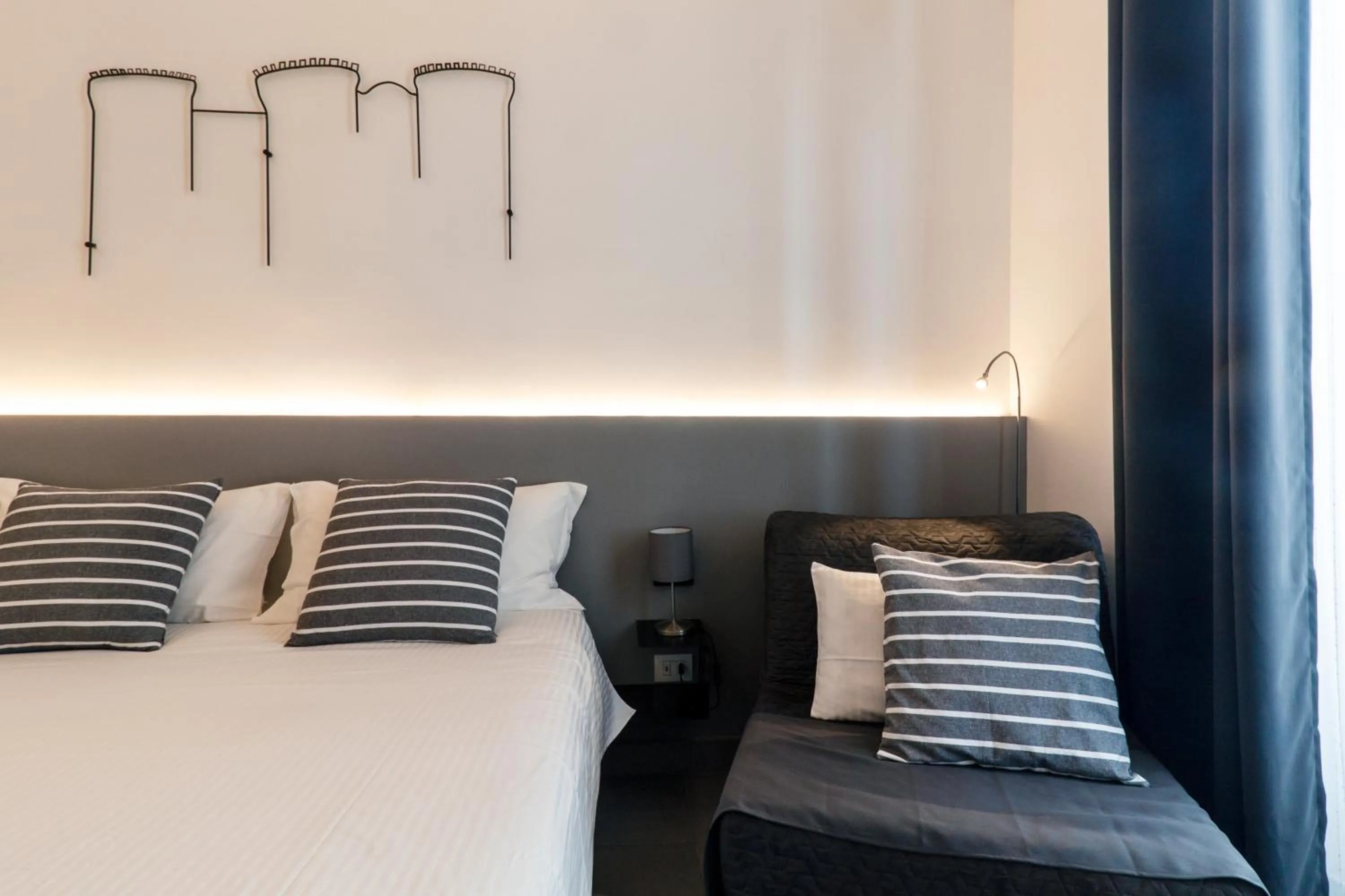 Photo of the whole room, Bed in VESUCHARME SUITE Luxury Room