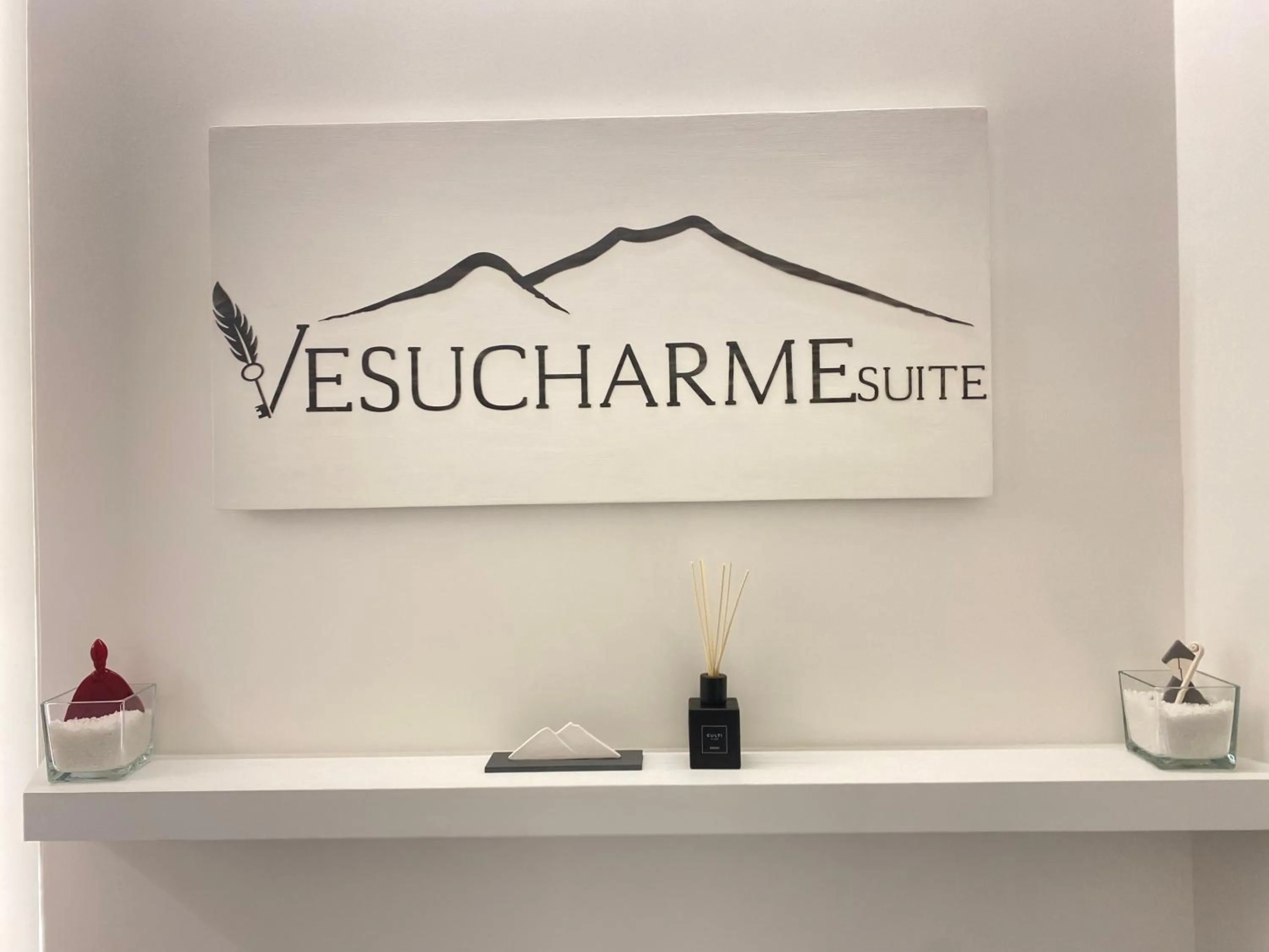 VESUCHARME SUITE Luxury Room