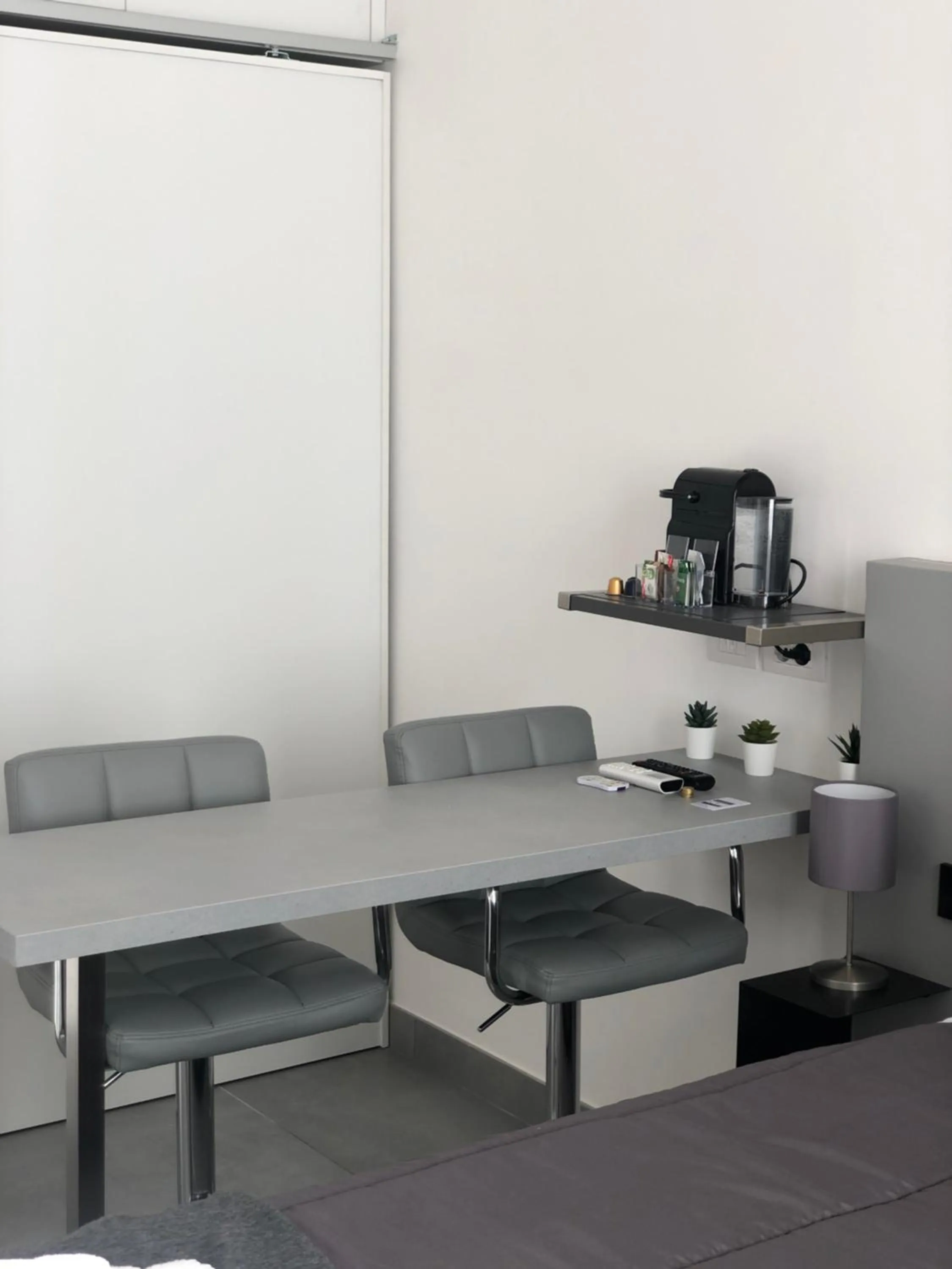 Seating area in VESUCHARME SUITE Luxury Room