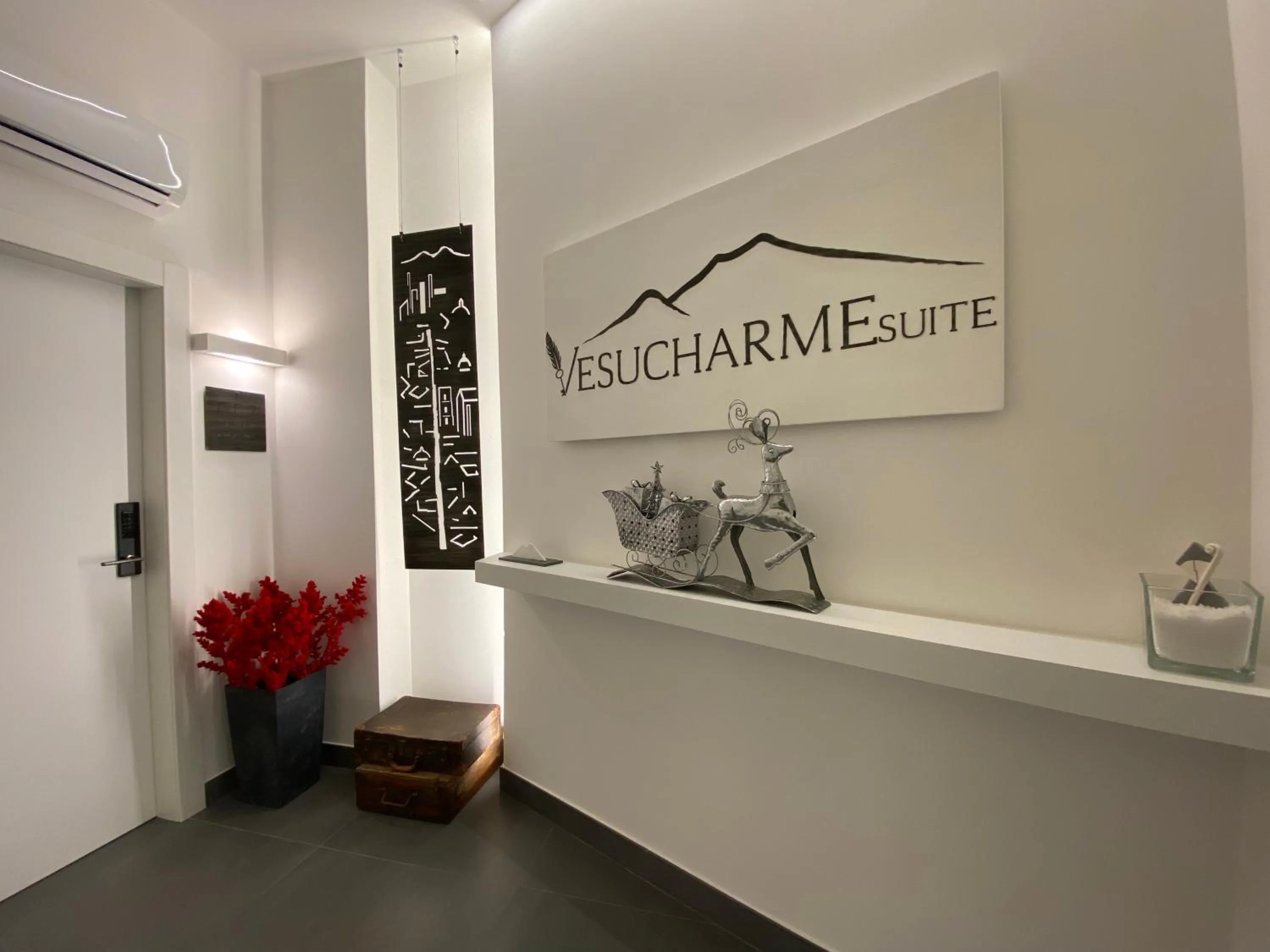 VESUCHARME SUITE Luxury Room