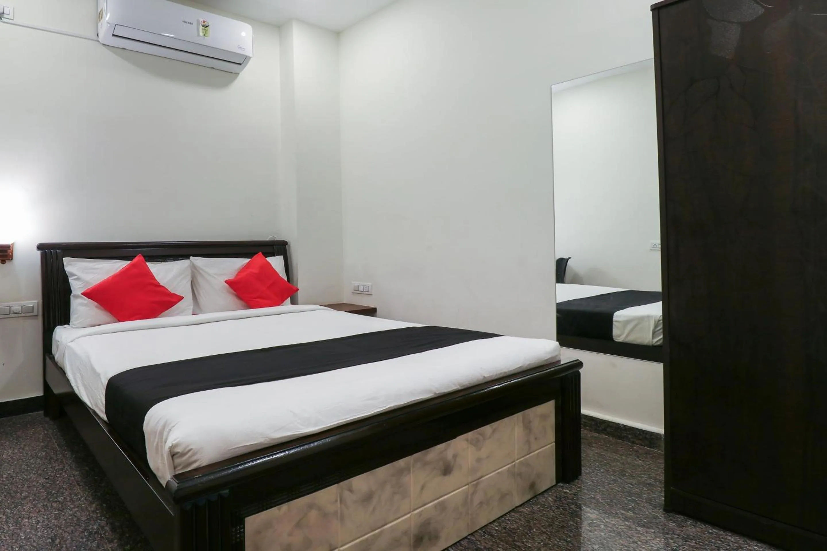 Bedroom, Bed in Capital O GN Suites