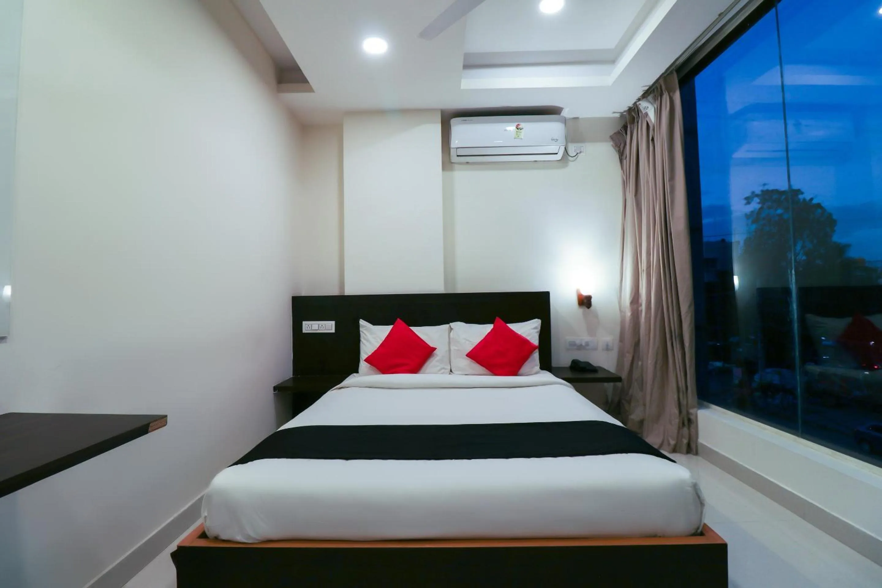 Bedroom, Bed in Capital O GN Suites