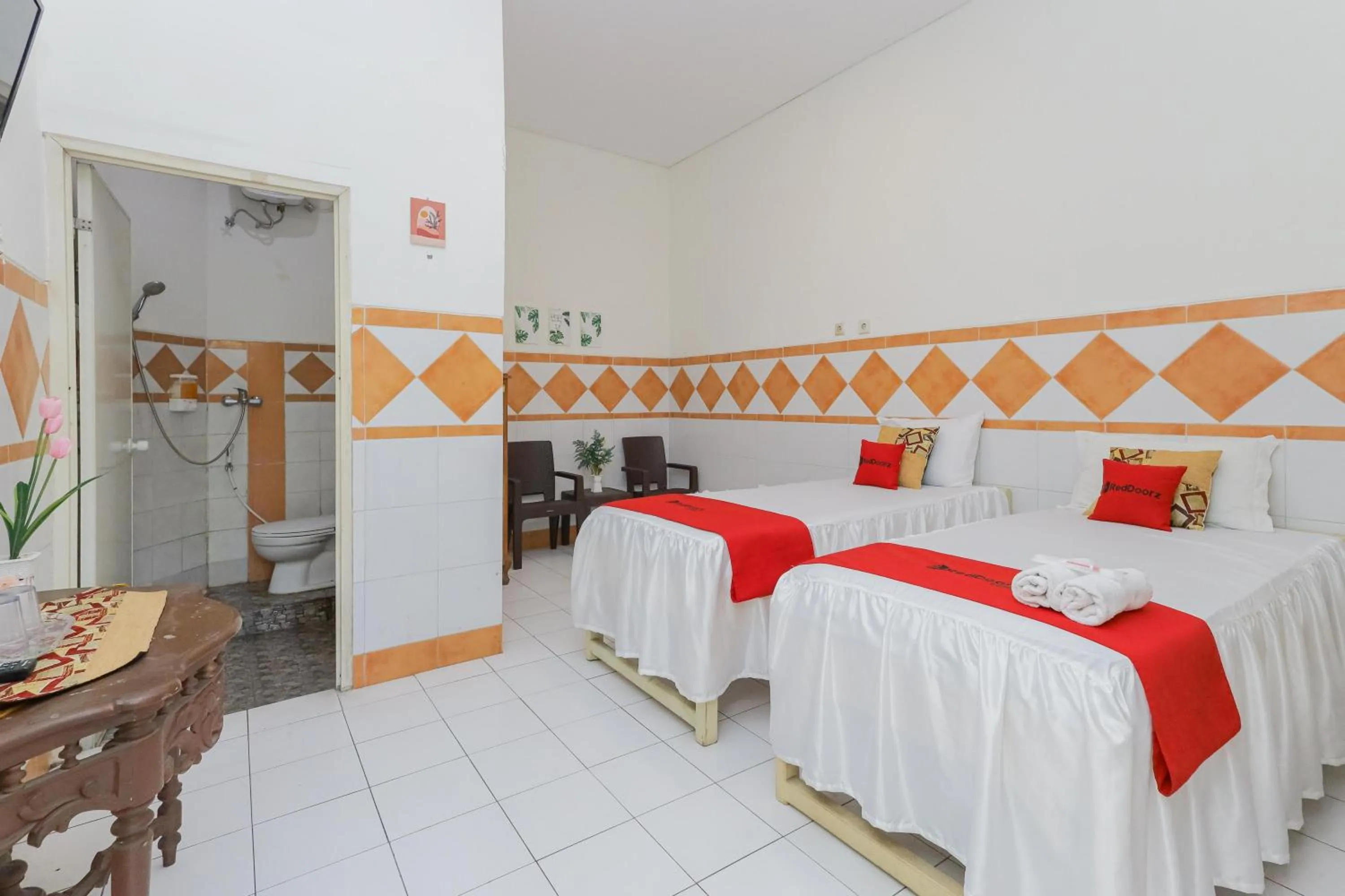 Bedroom, Bed in RedDoorz Syariah at Mojosari