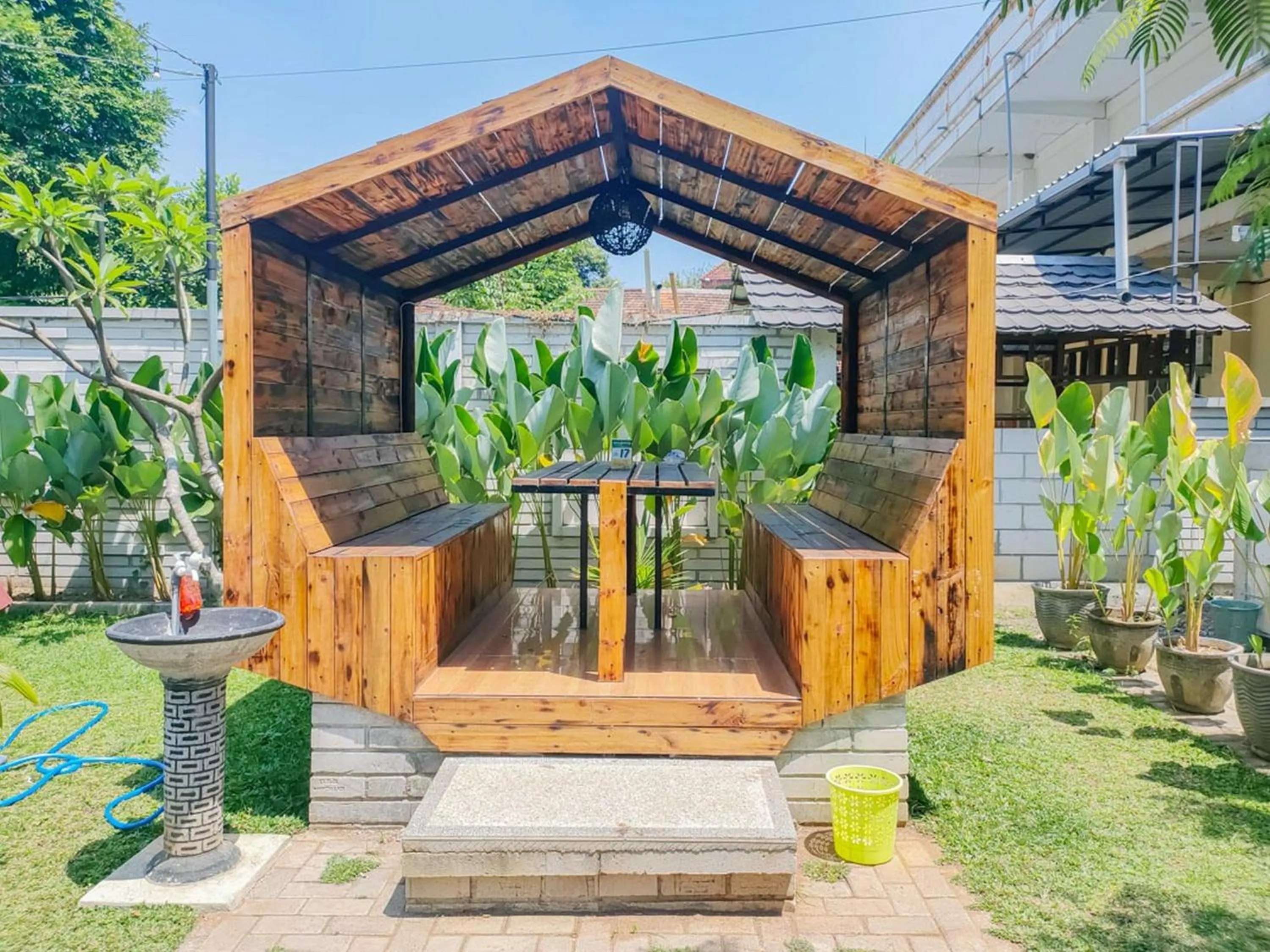 Seating area in RedDoorz Syariah at Mojosari