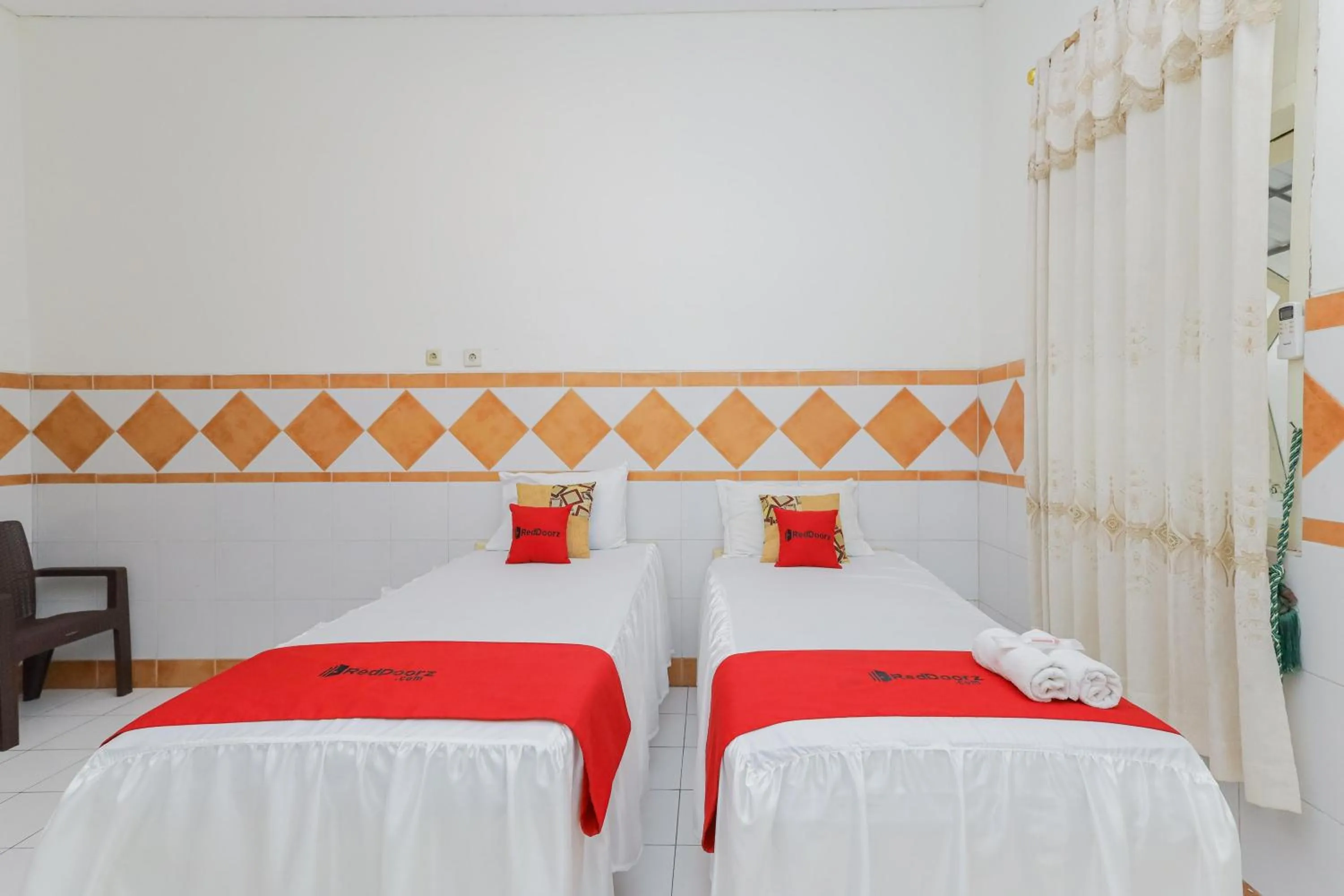 Bedroom, Bed in RedDoorz Syariah at Mojosari