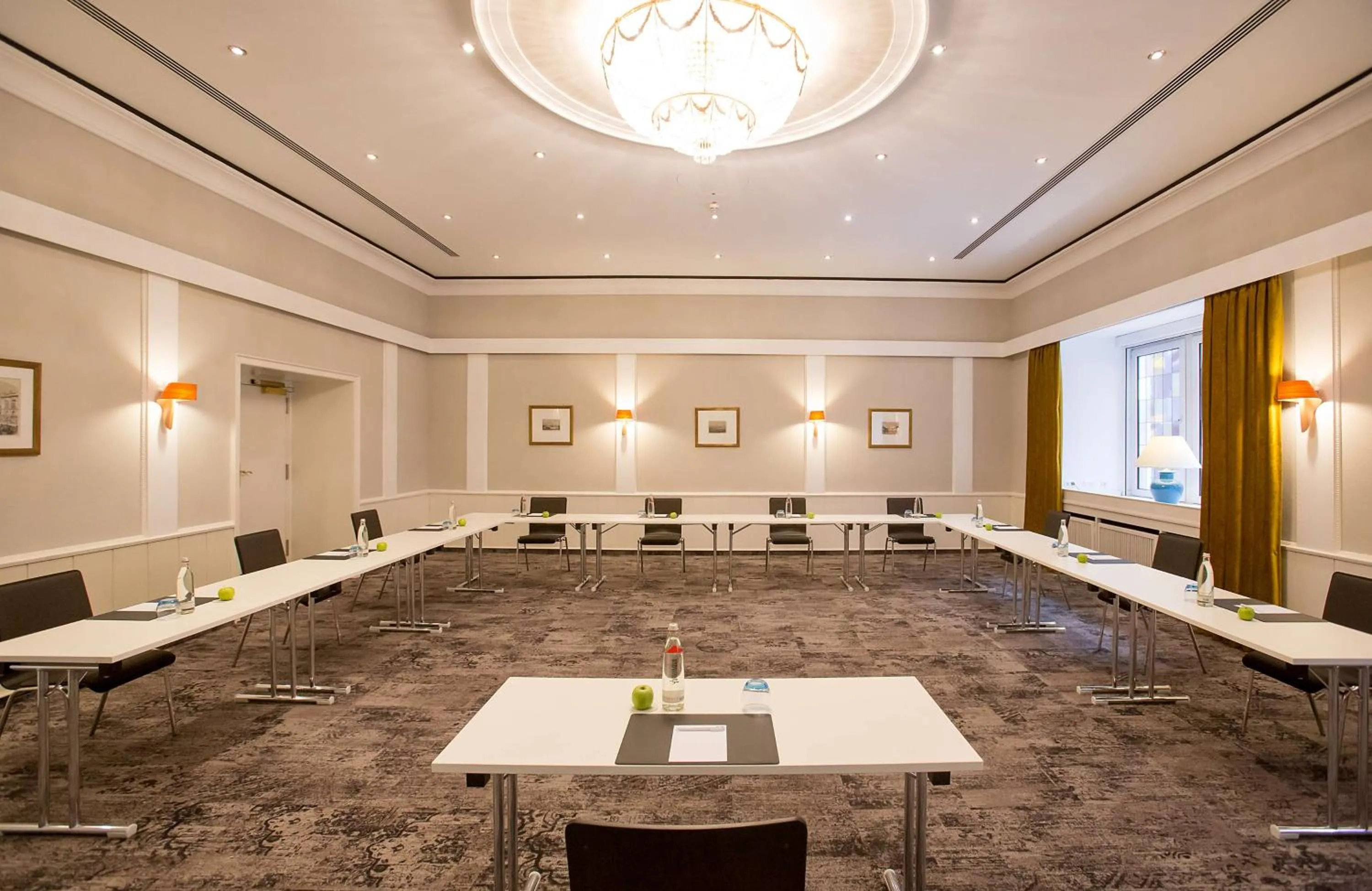 Meeting/conference room in Hotel Essener Hof; Sure Hotel Collection by Best Western