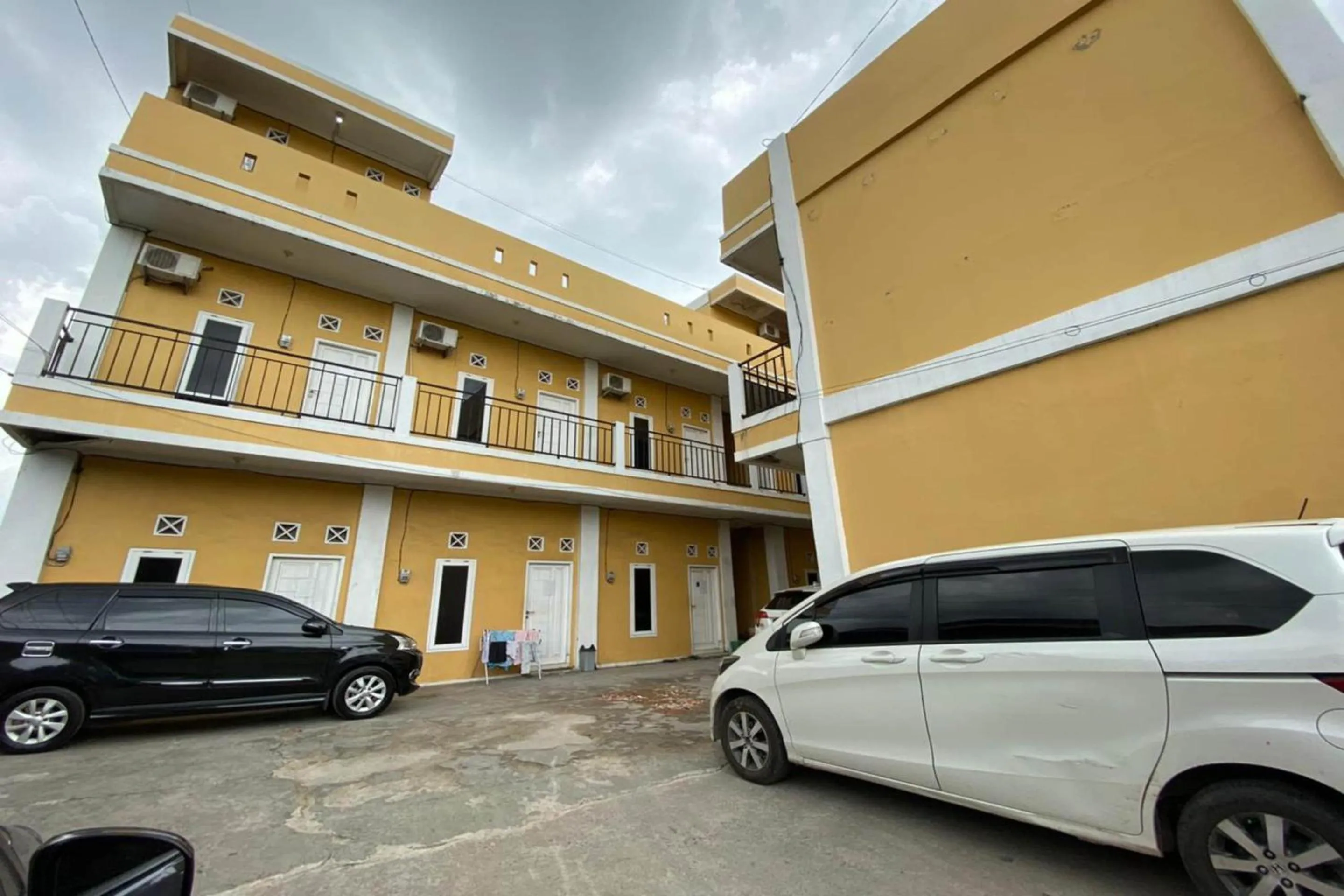 Facade/entrance in OYO Life Afny Kost 1