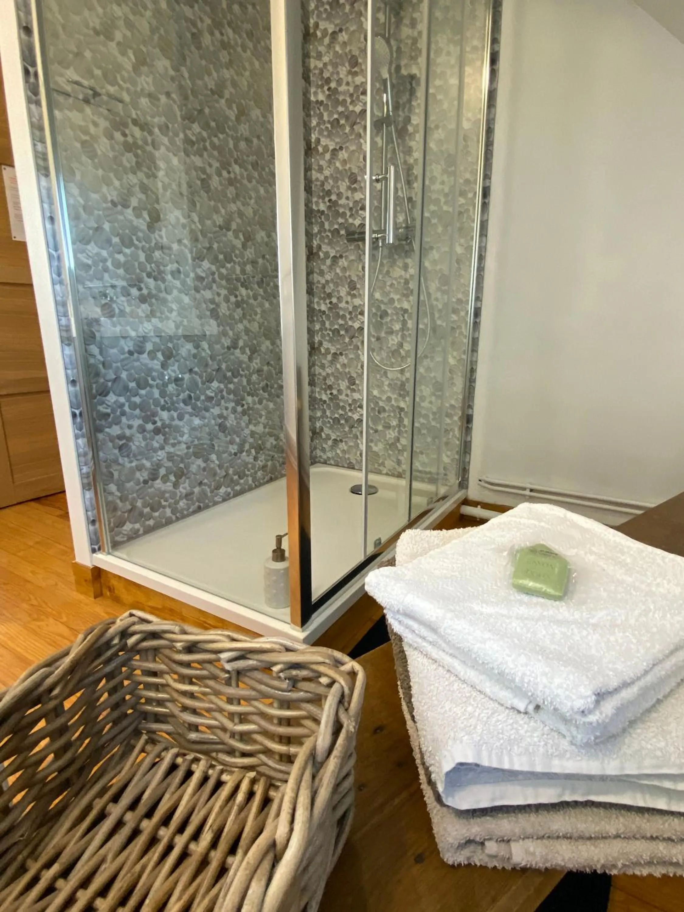 Shower in La VILLA en BAIE