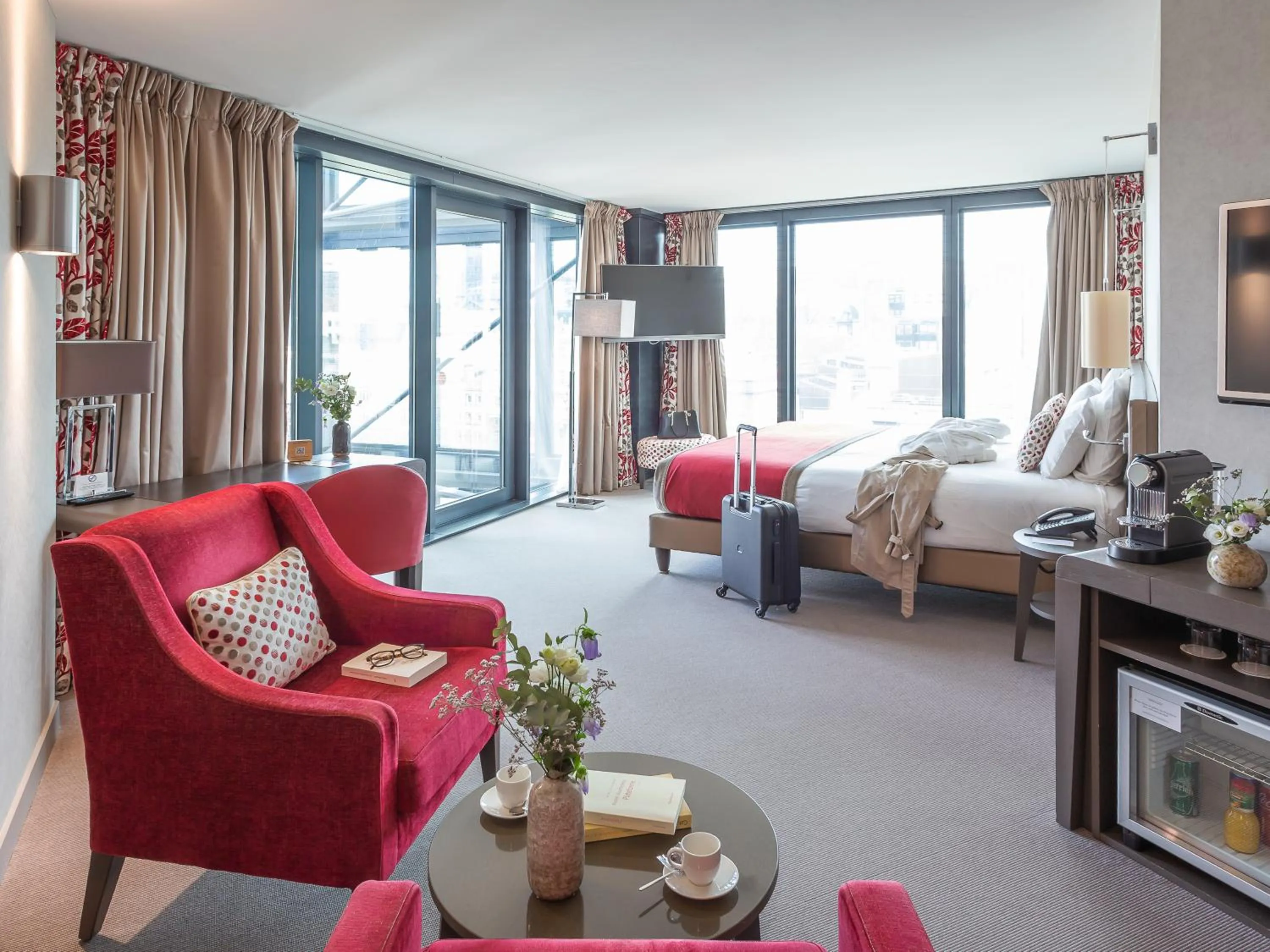 View (from property/room), Bed in Mercure Clermont Ferrand centre Jaude