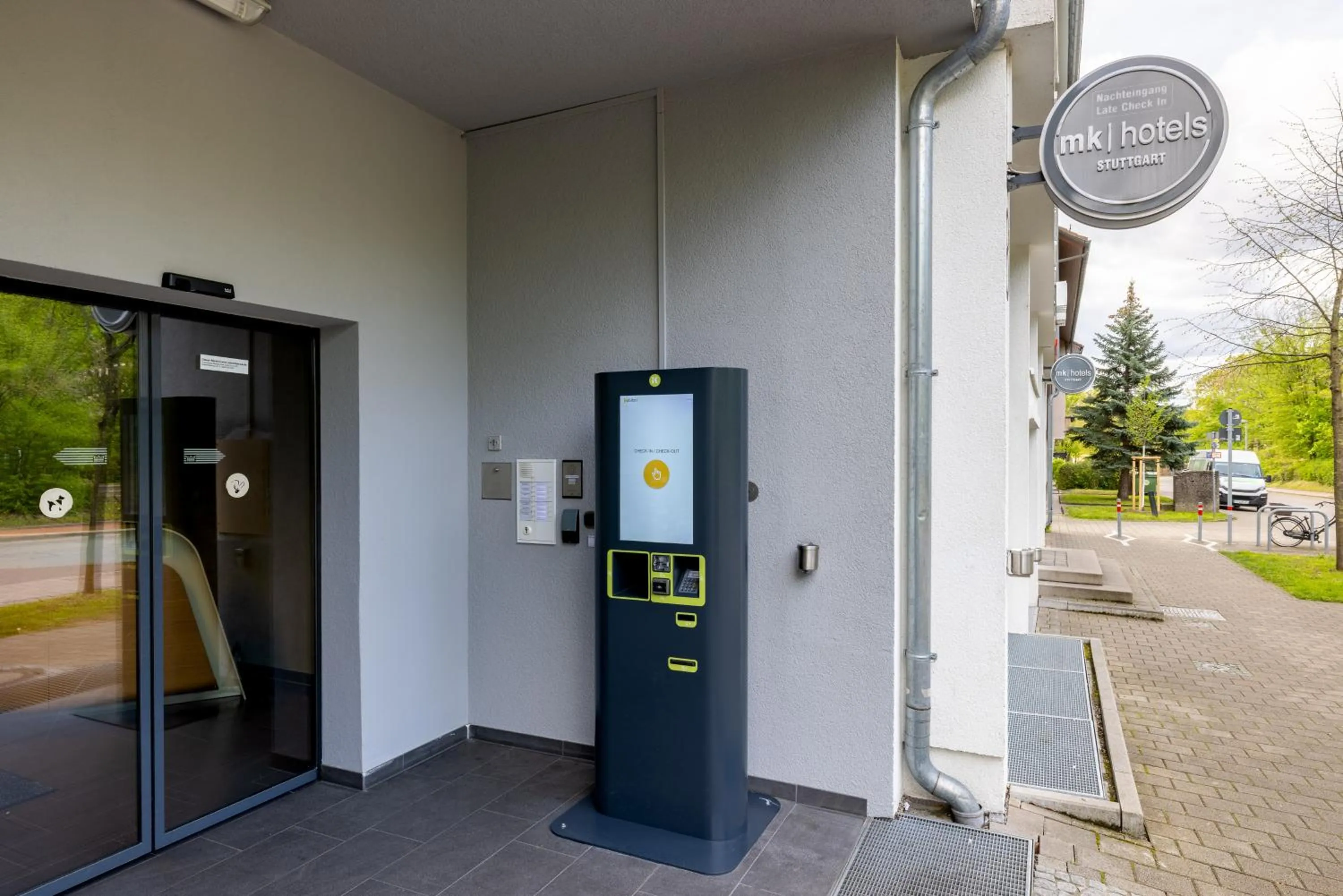Facade/entrance in mk hotel stuttgart