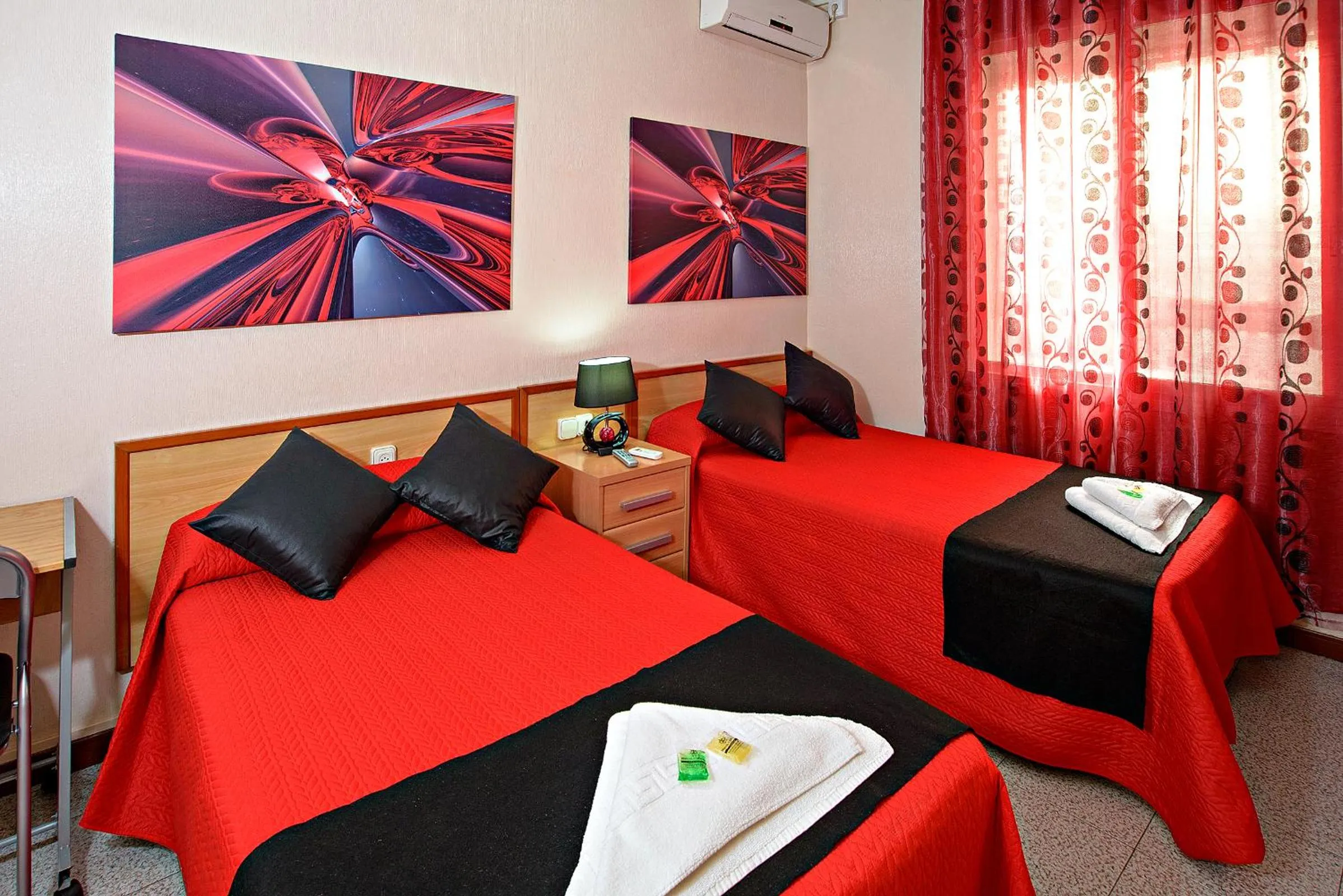 Twin Room in Hostal Carrizo