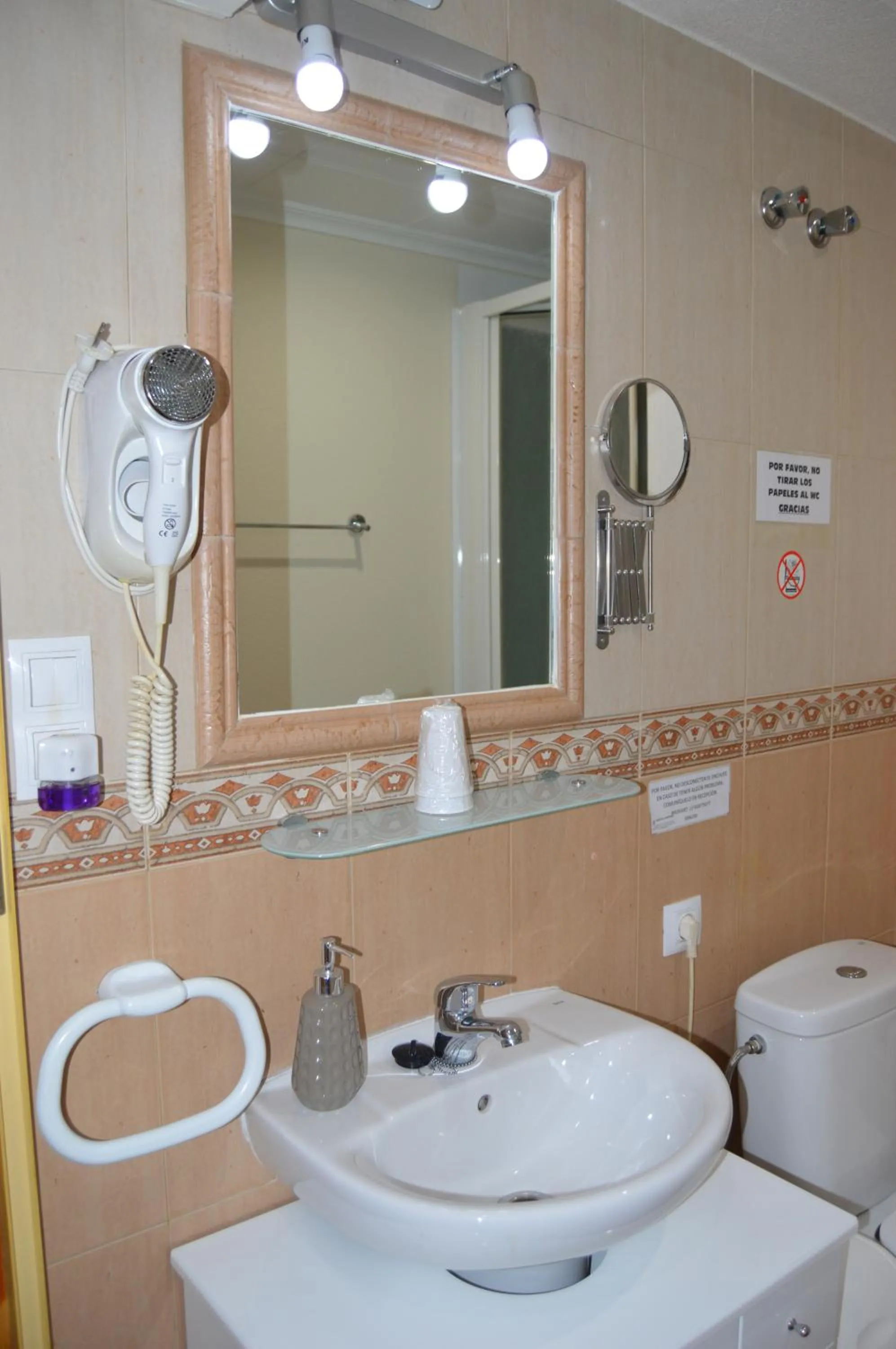 Bathroom in Hostal Carrizo