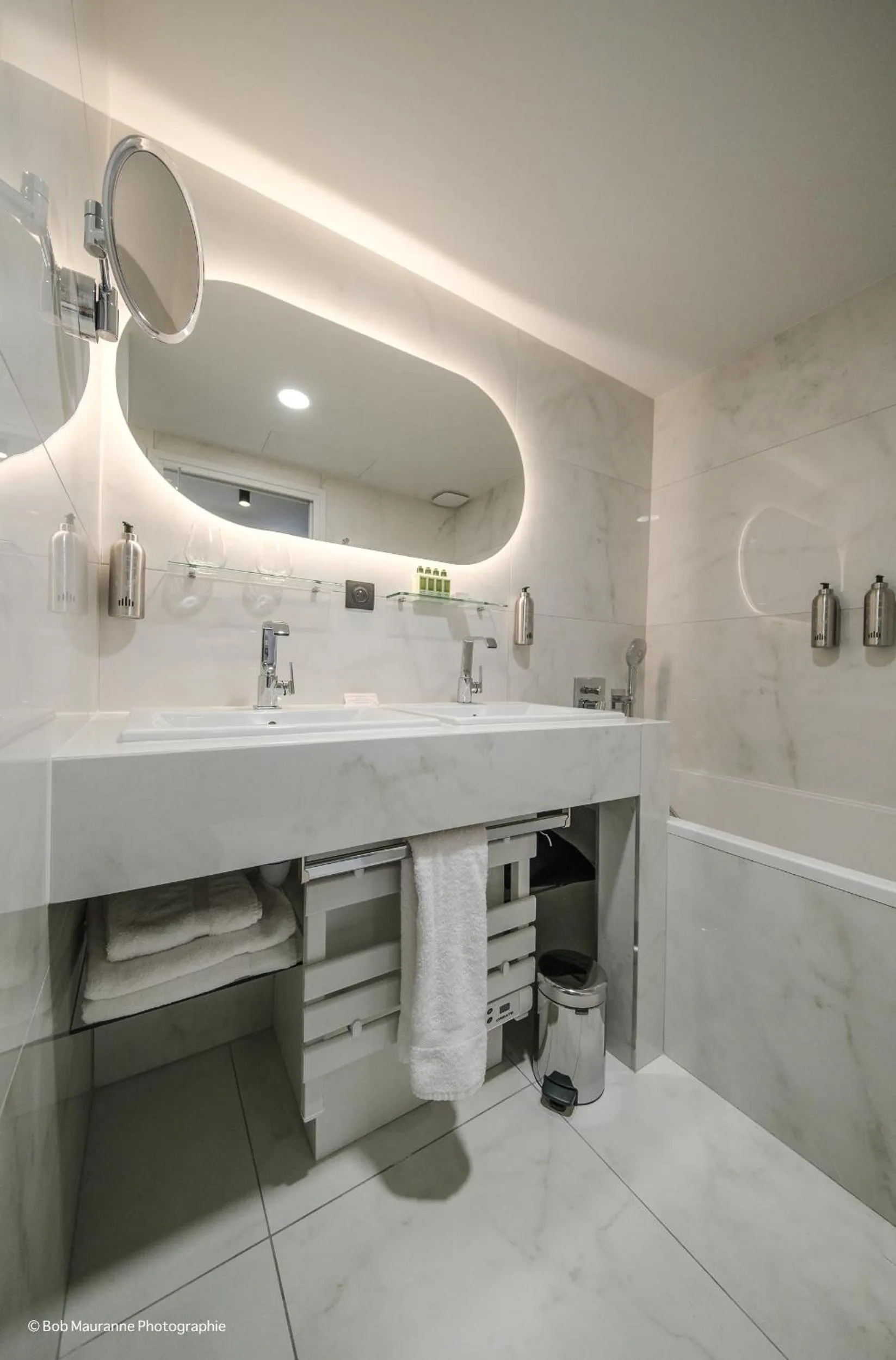 Shower in Hôtel et Restaurant Le Regina