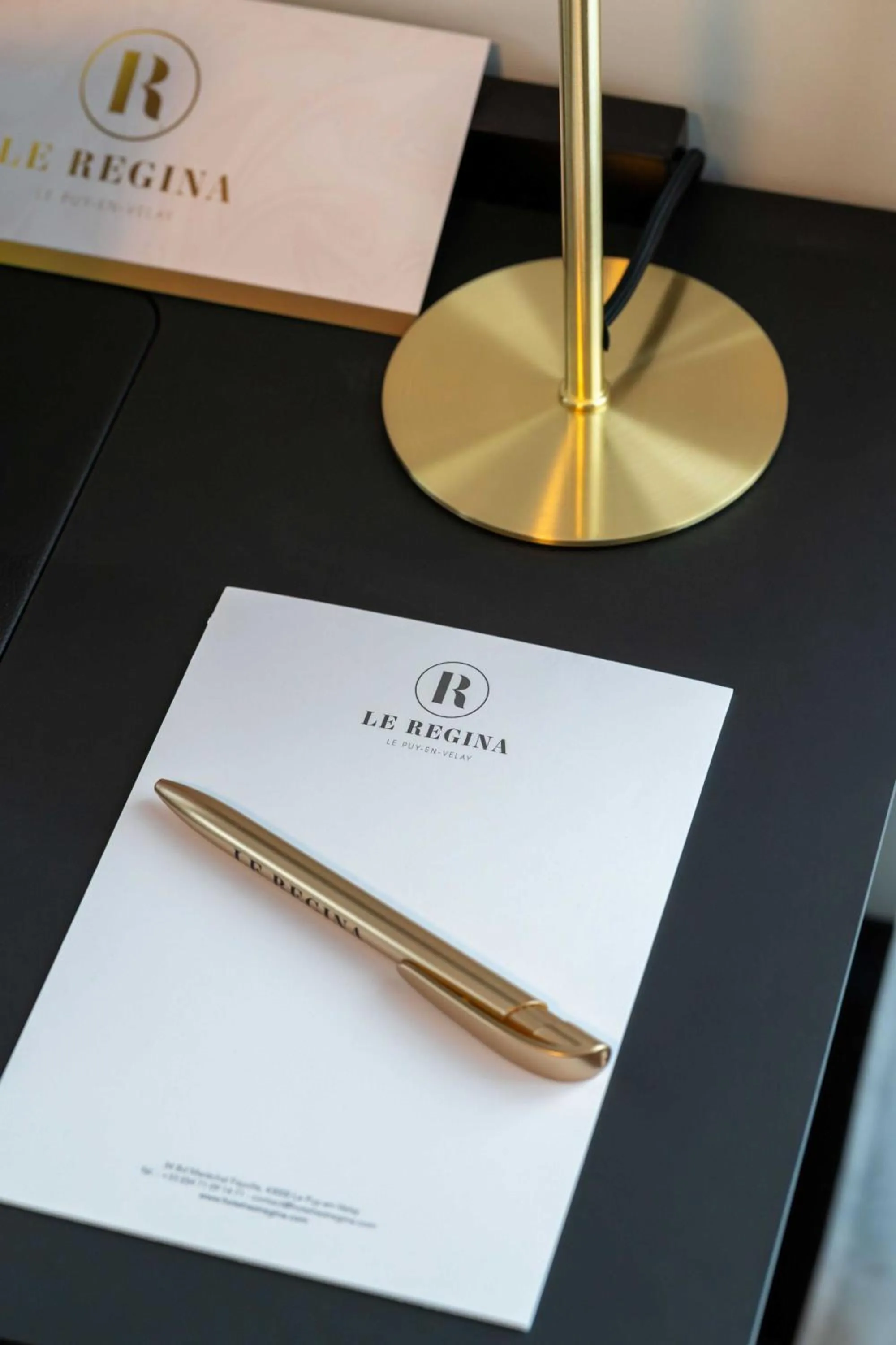 Property logo or sign in Hôtel et Restaurant Le Regina