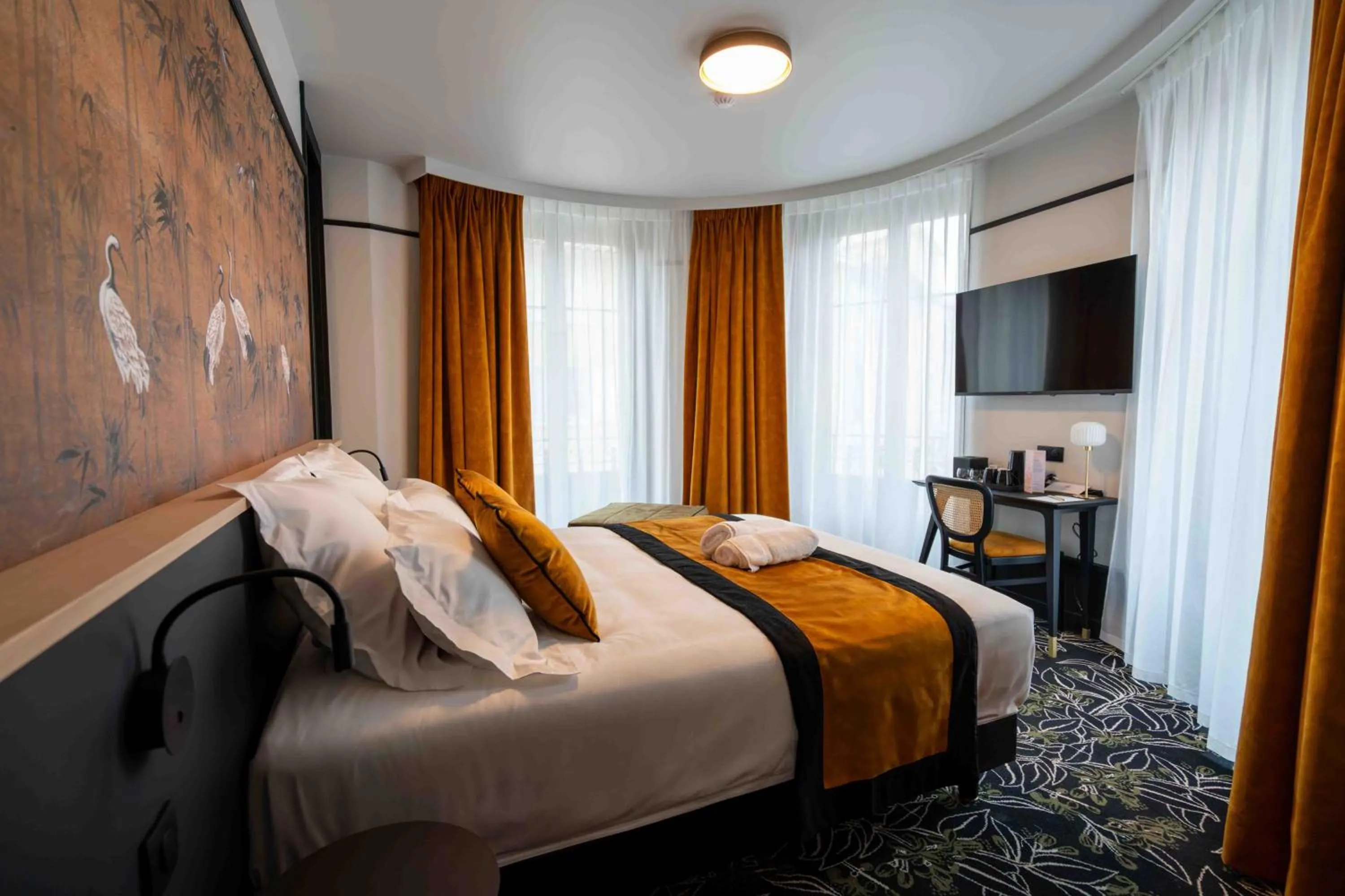 TV and multimedia, Bed in Hôtel et Restaurant Le Regina